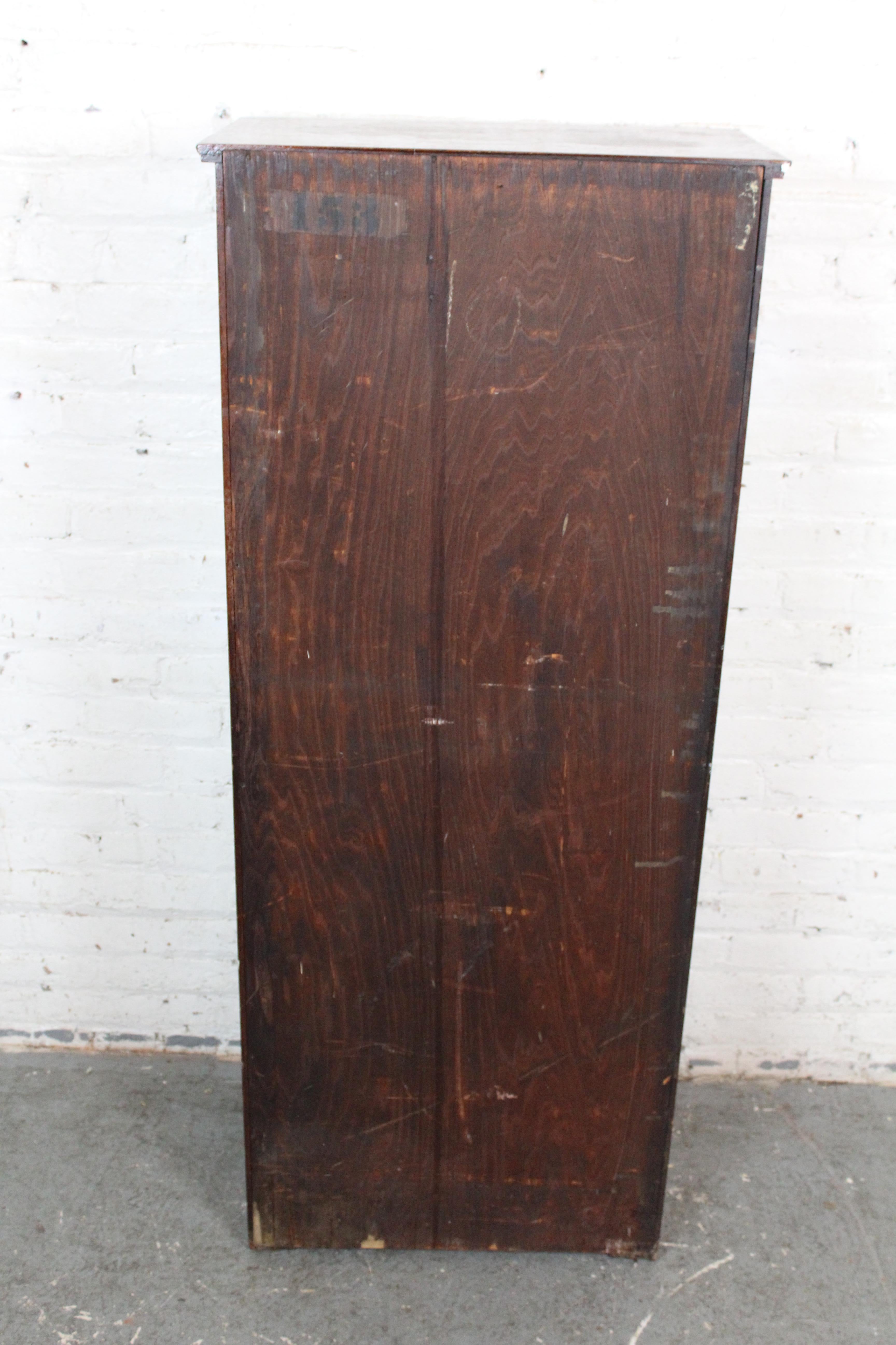 Antiguo mueble bar Mission Oak Arts & Crafts Tallado en venta