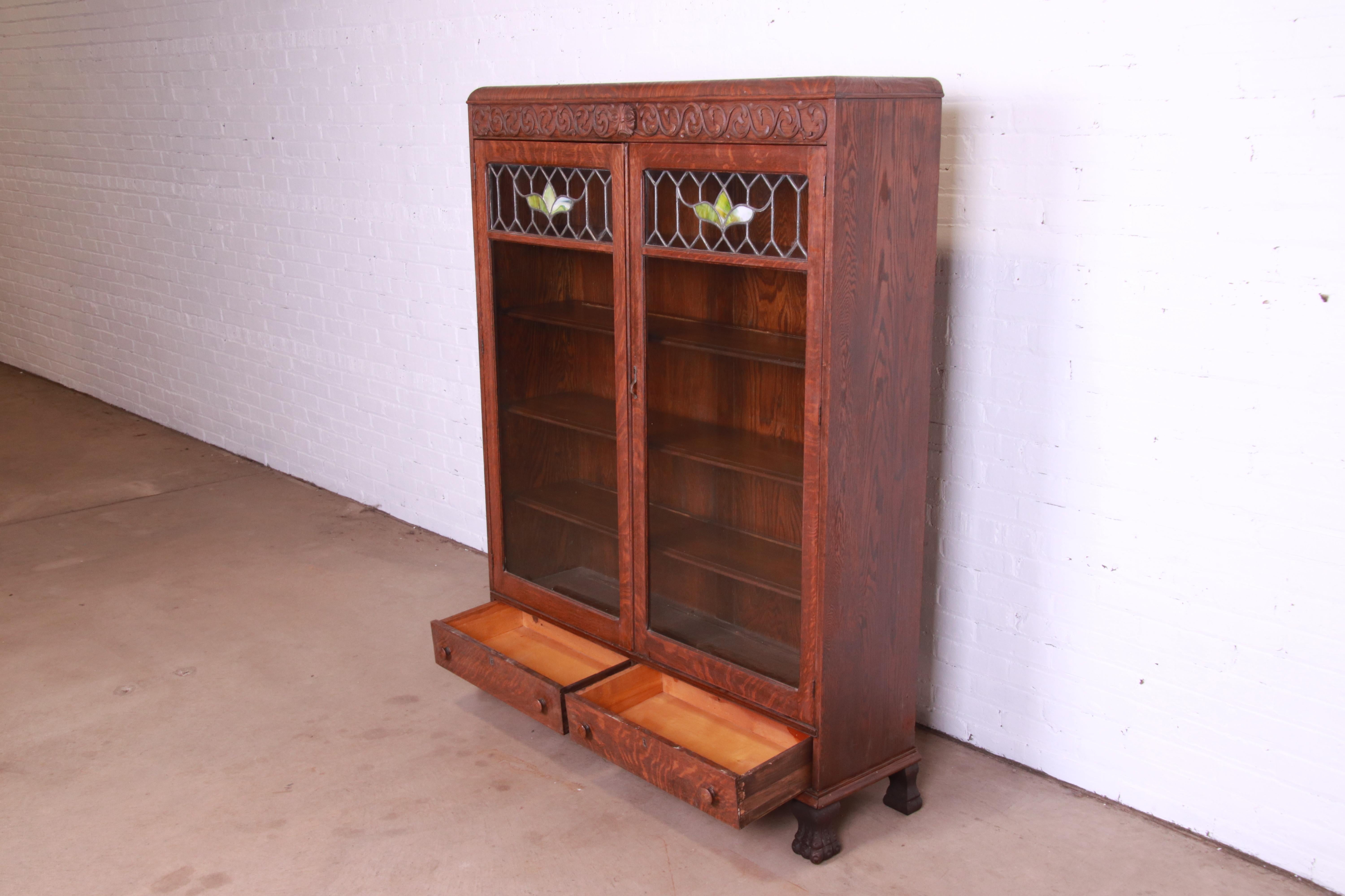 Antique Mission Oak Arts & Crafts Bookcase with Stained Leaded Glass Doors In Good Condition In South Bend, IN