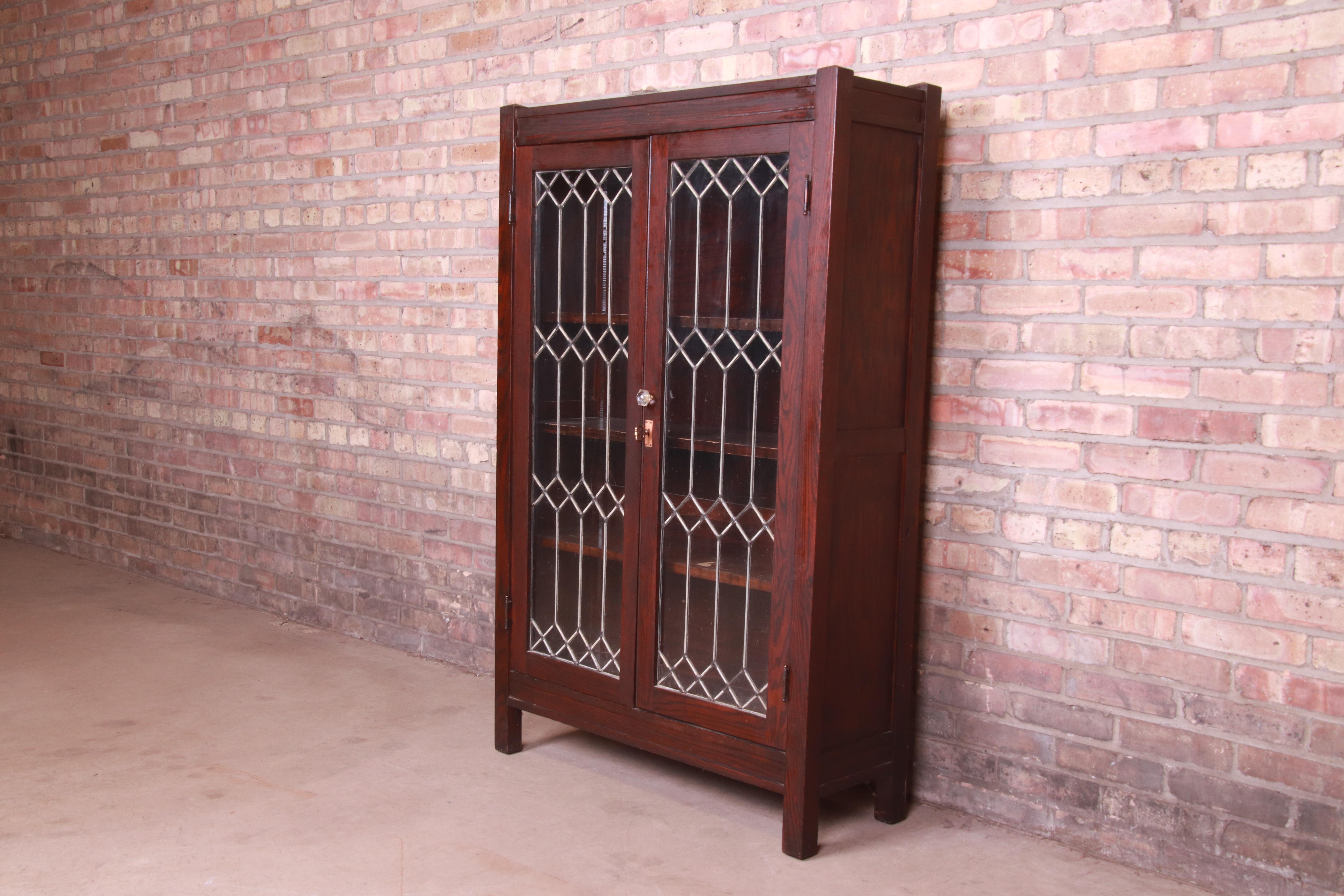 Antique Mission Oak Arts & Crafts Leaded Glass Bookcase, Circa 1900 In Good Condition In South Bend, IN