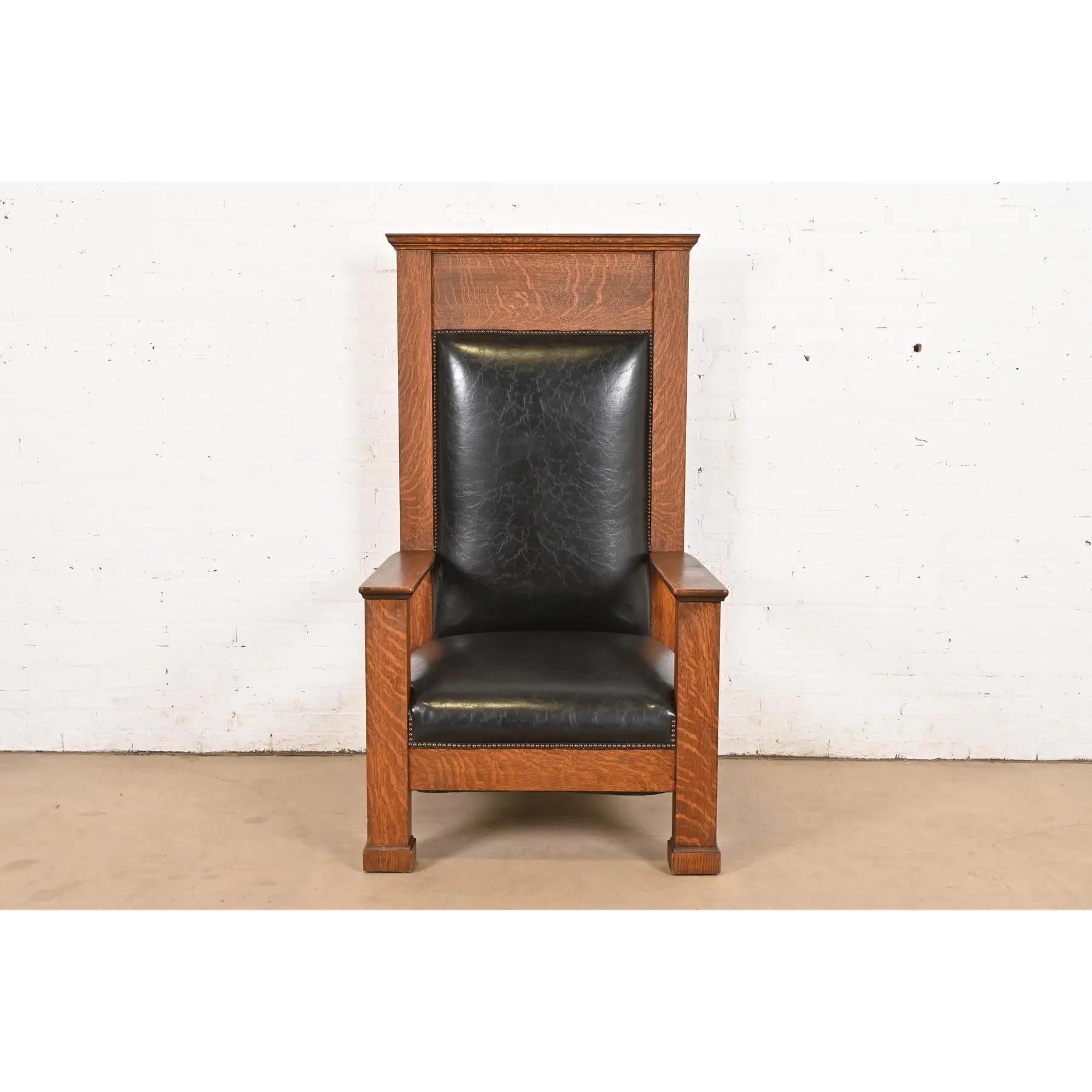 Silla de trono monumental antigua Mission Arts & Crafts de roble, circa 1900 Misión en venta