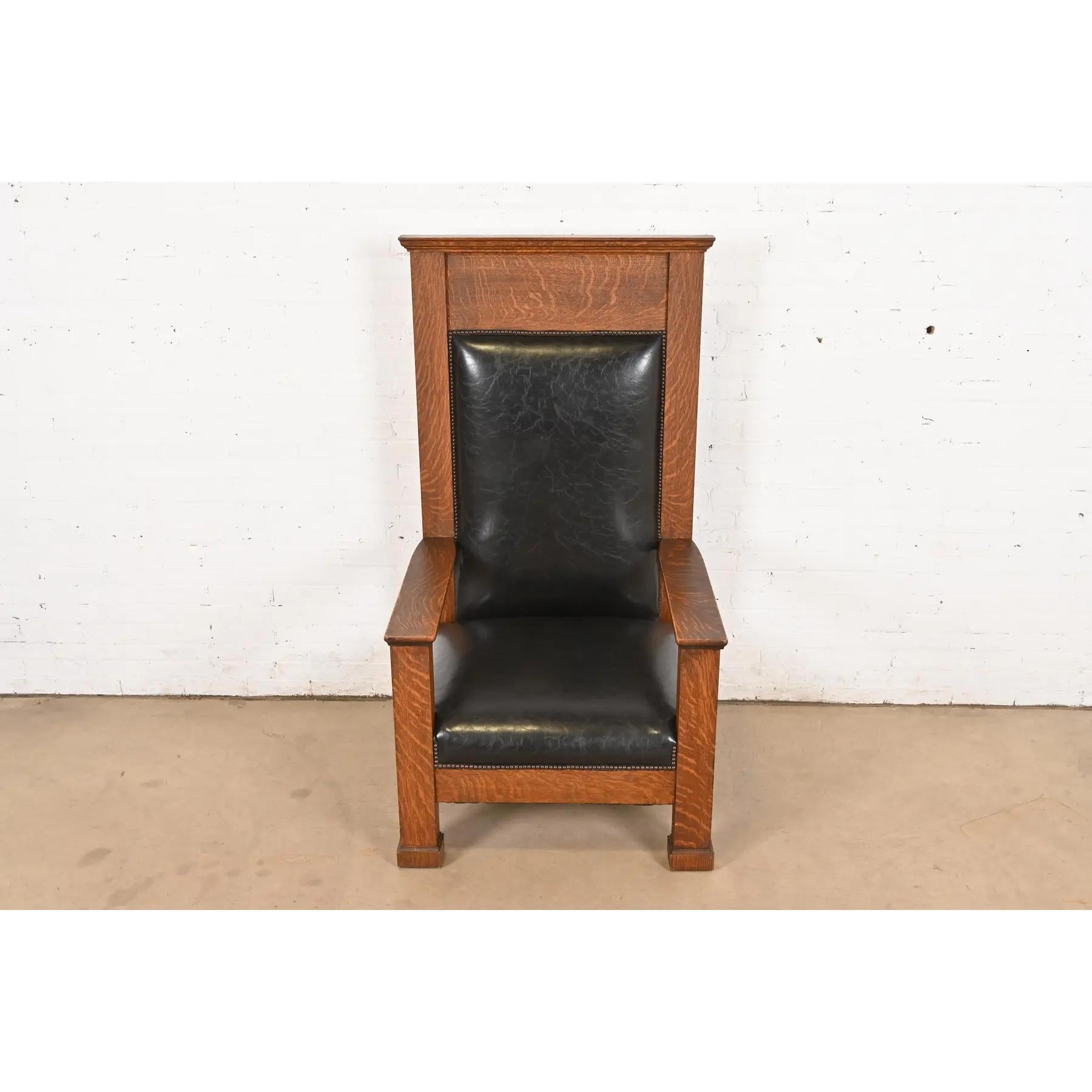 Silla de trono monumental antigua Mission Arts & Crafts de roble, circa 1900 Estadounidense en venta