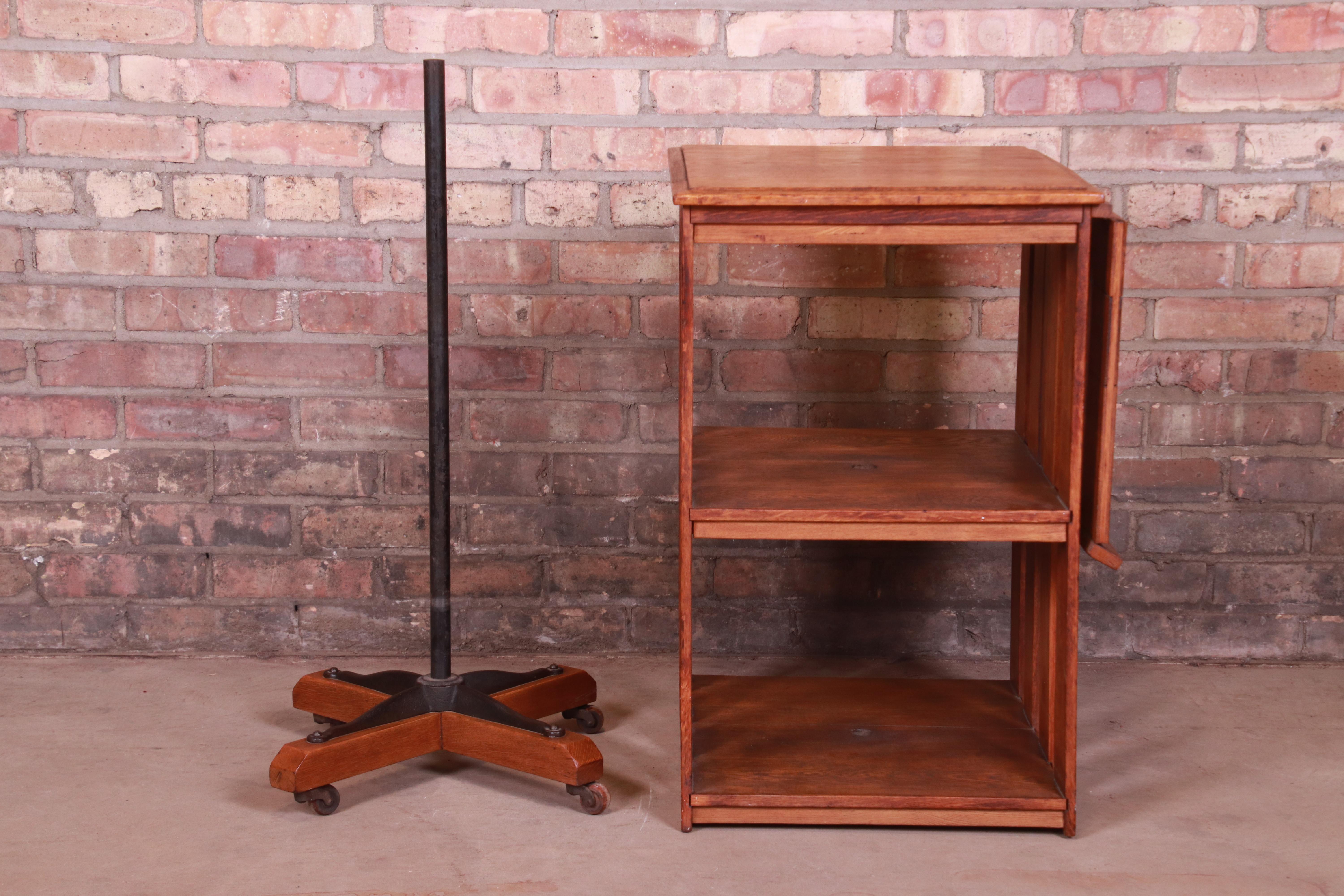 Antique Mission Oak Arts & Crafts Revolving Bookstand, circa 1900 7