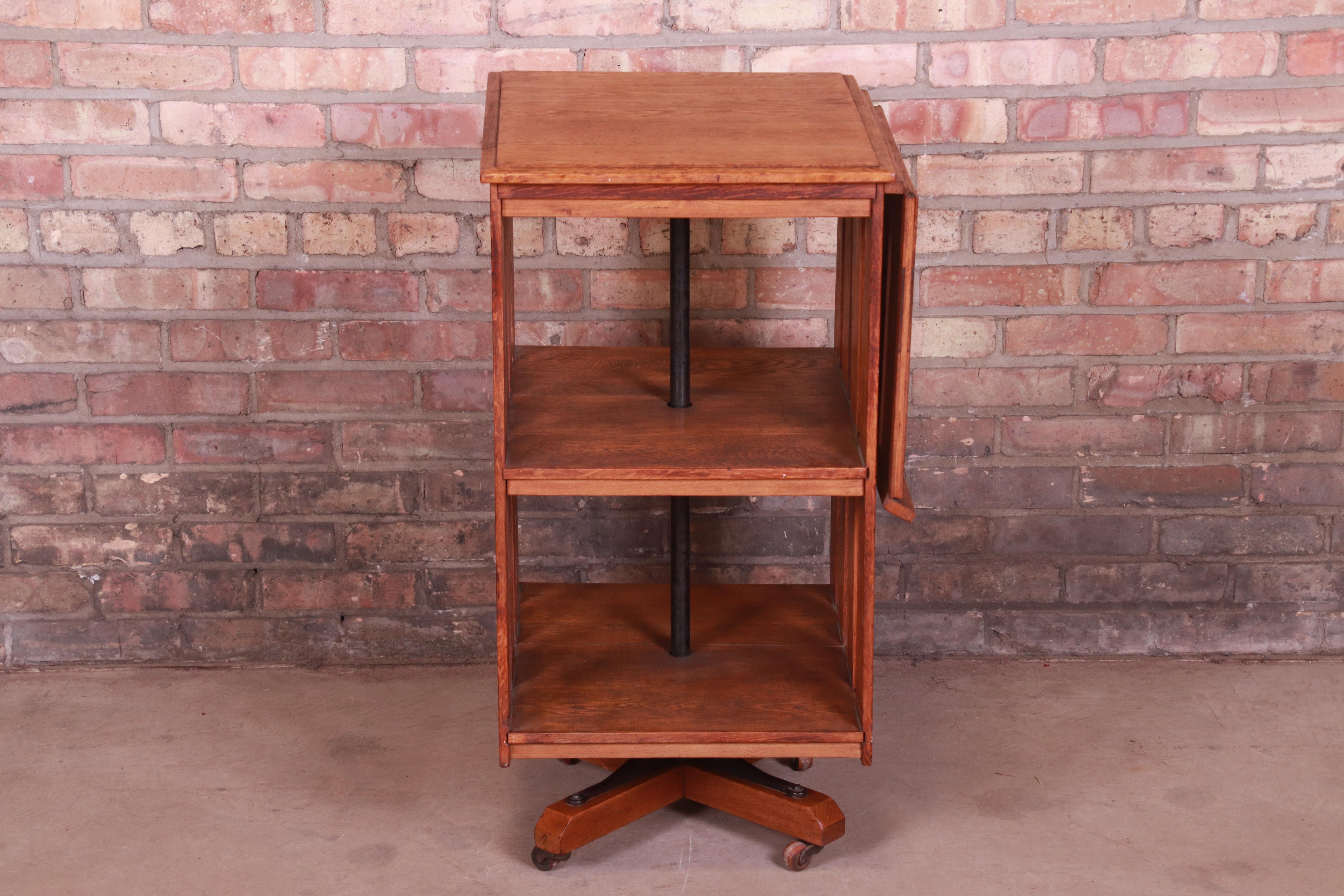 Antique Mission Oak Arts & Crafts Revolving Bookstand, circa 1900 In Good Condition In South Bend, IN