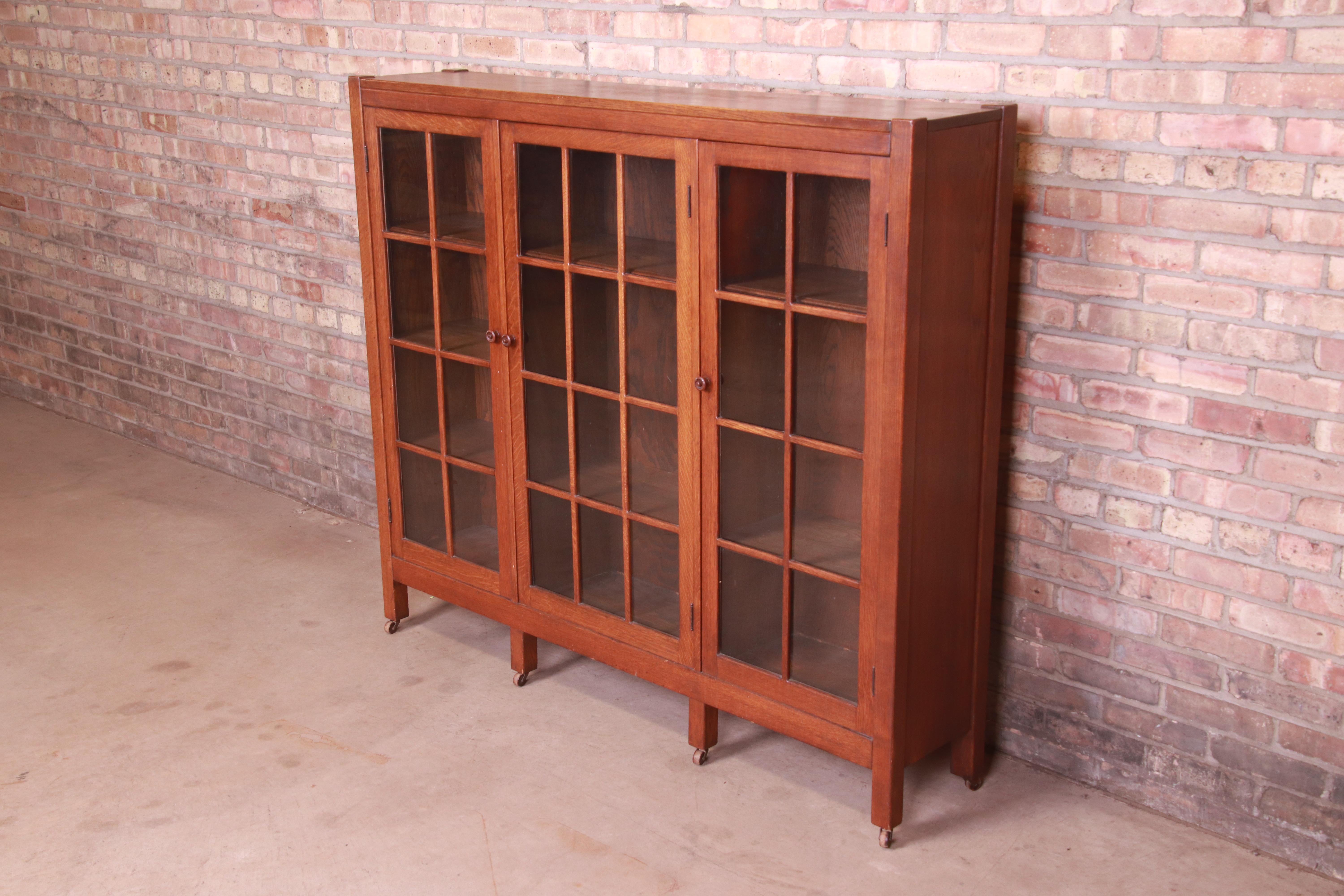 Antique Mission Oak Arts & Crafts Triple Bookcase, Circa 1900 In Good Condition In South Bend, IN