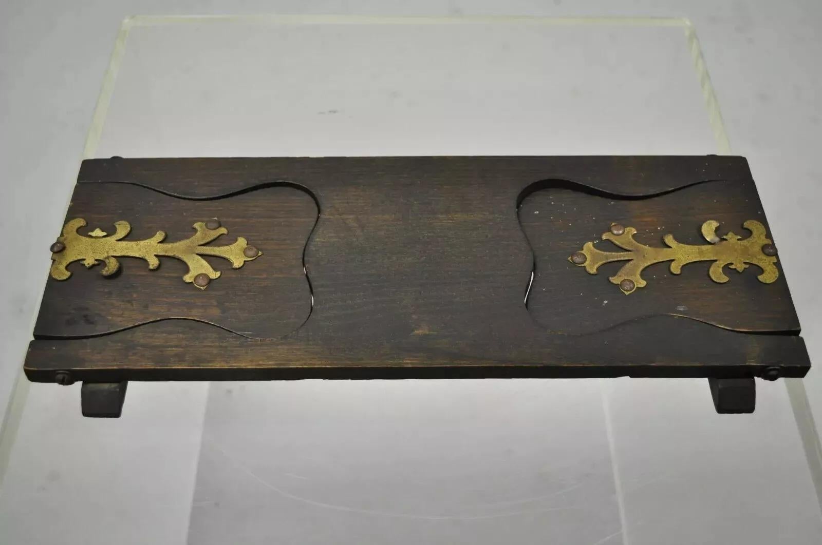 Antique Mission Oak & Brass Arts & Crafts Folding Bookends Book Holder Stand. Item features solid brass accents, folding ends, solid wood construction, beautiful wood grain, very nice antique item. Circa Early 20th Century. Measurements: 5.5