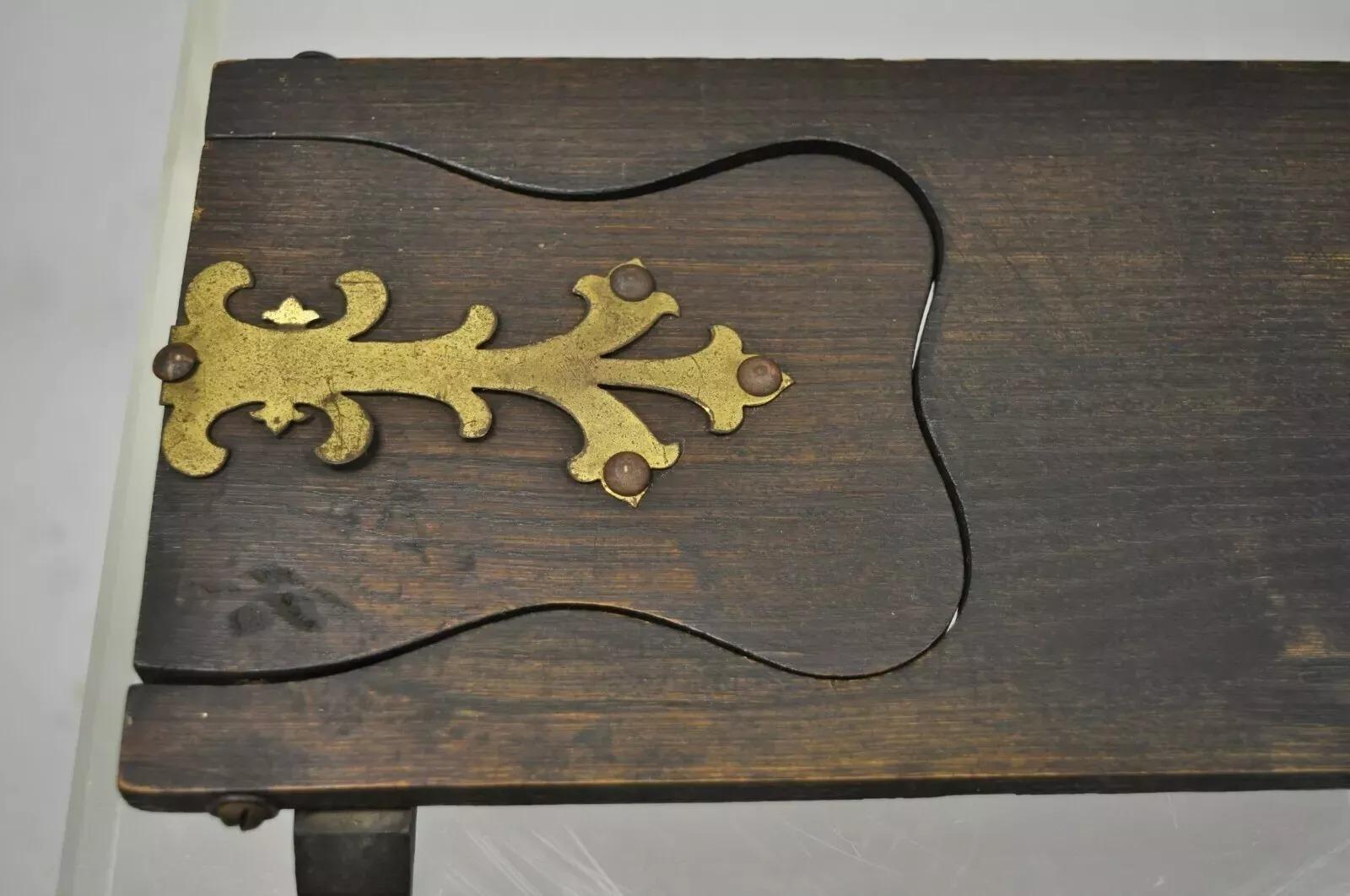 Antique Mission Oak & Brass Arts & Crafts Folding Bookends Book Holder Stand In Good Condition For Sale In Philadelphia, PA