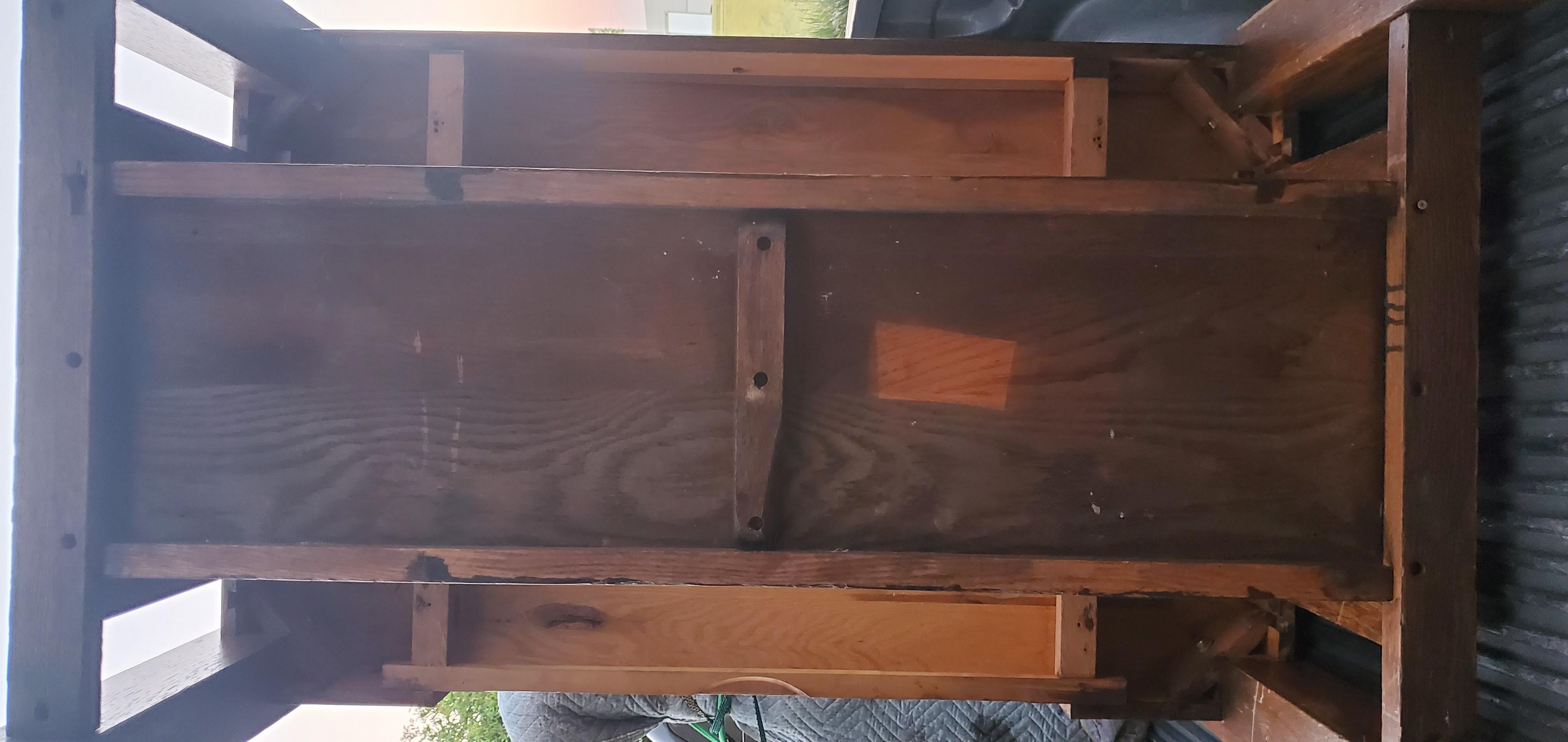 Ancienne table de bibliothèque en chêne de mission avec écritoire et encrier coulissant en vente 5