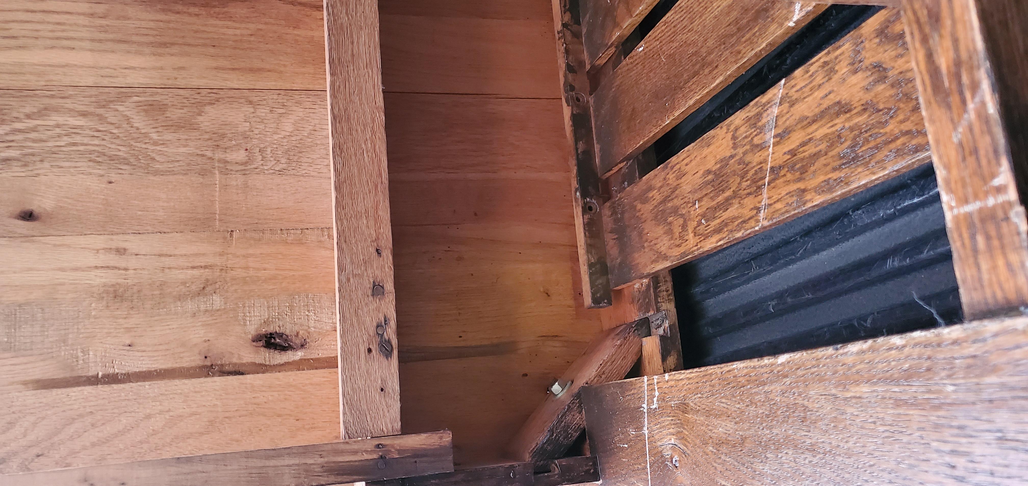 Ancienne table de bibliothèque en chêne de mission avec écritoire et encrier coulissant en vente 6