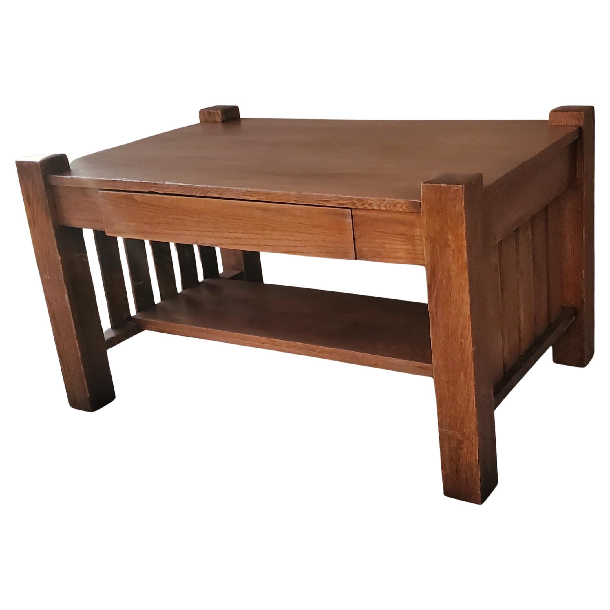 Ancienne table de bibliothèque en chêne de mission avec écritoire et encrier coulissant en vente