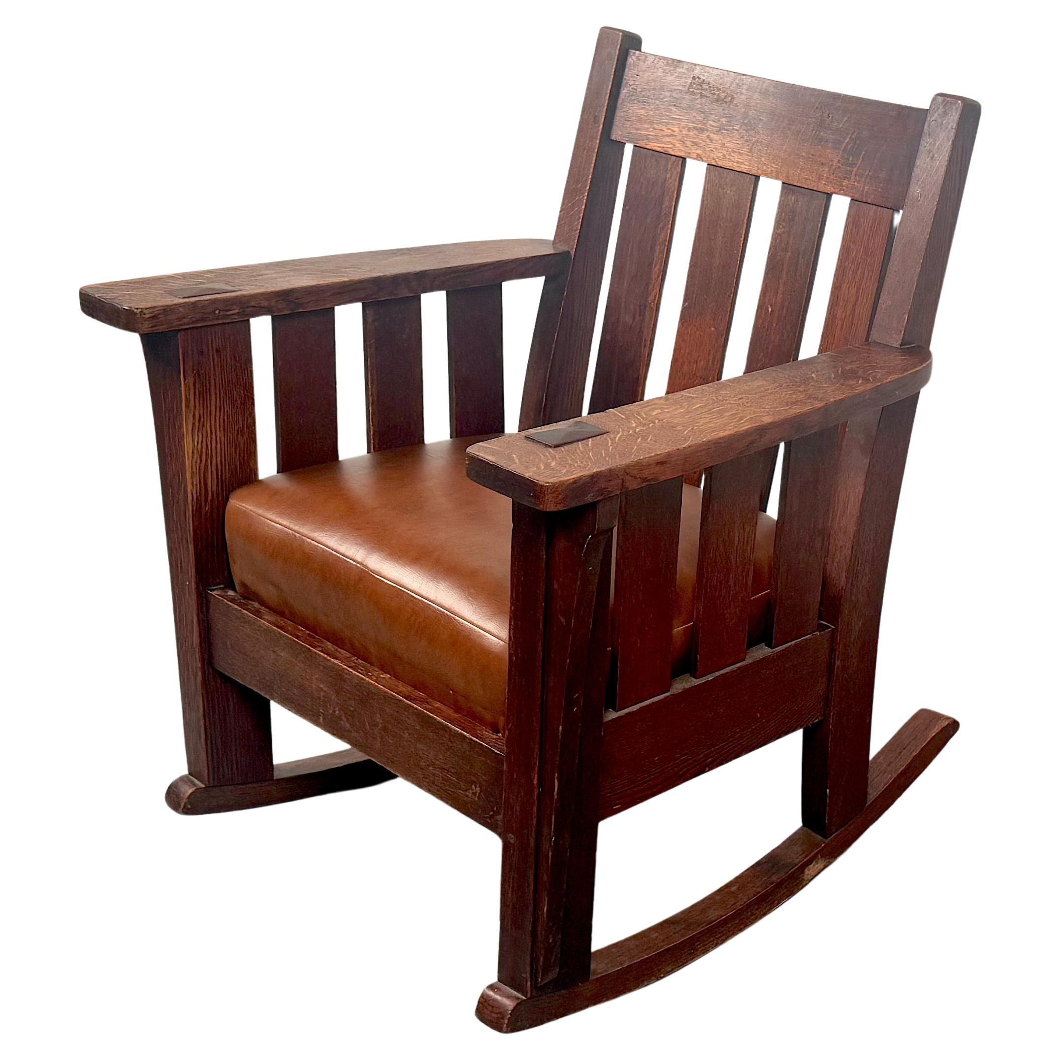 Silla mecedora antigua Mission Oak de Stickley en venta