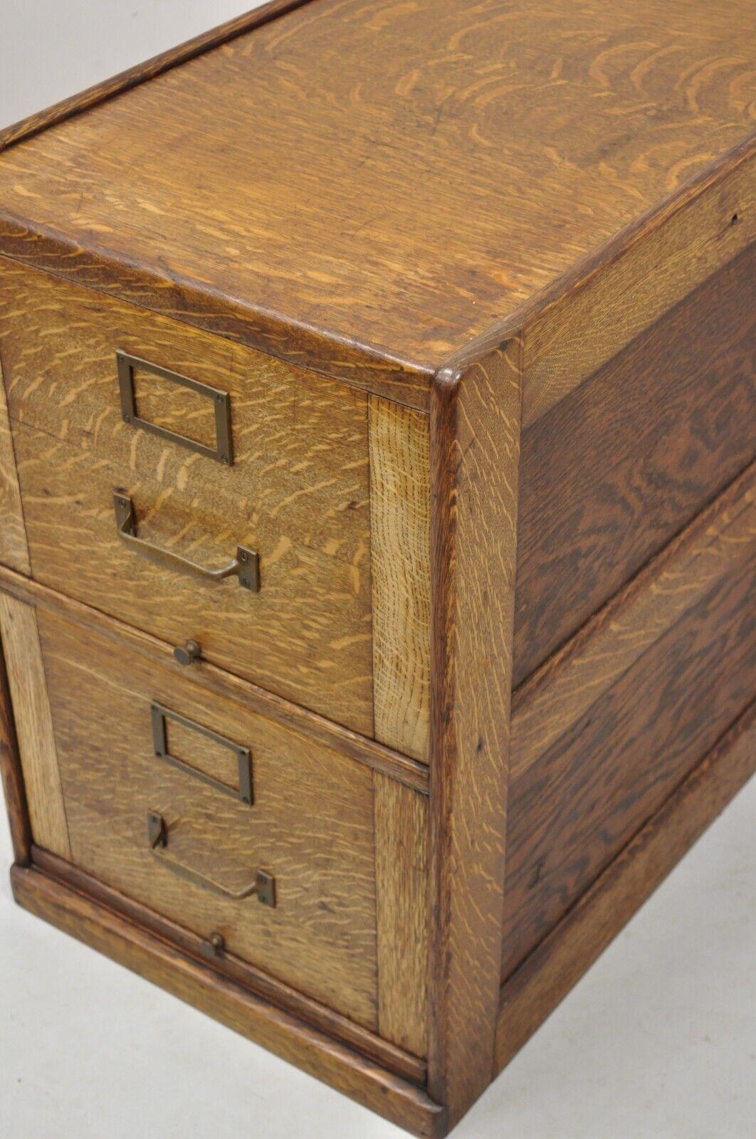 Ancienne armoire de rangement de documents ultérieure Arts & Crafts Mission en bois de chêne avec 2 tiroirs Cir en vente 4