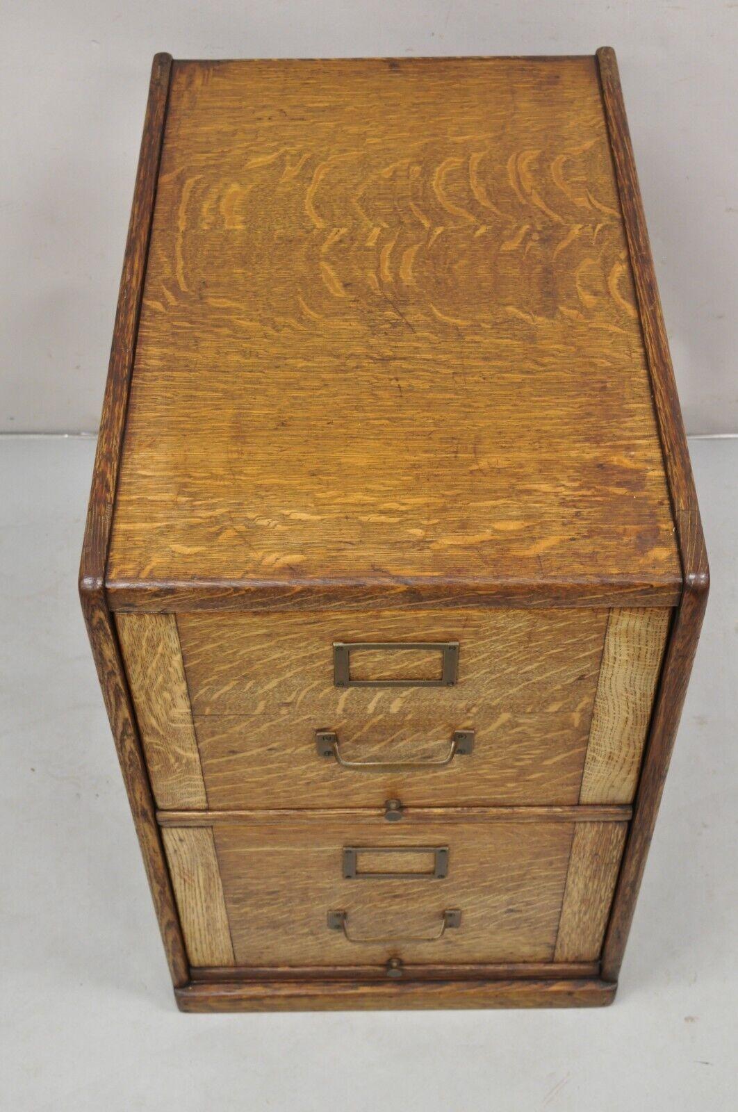 Ancienne armoire de rangement de documents ultérieure Arts & Crafts Mission en bois de chêne avec 2 tiroirs Cir Bon état - En vente à Philadelphia, PA