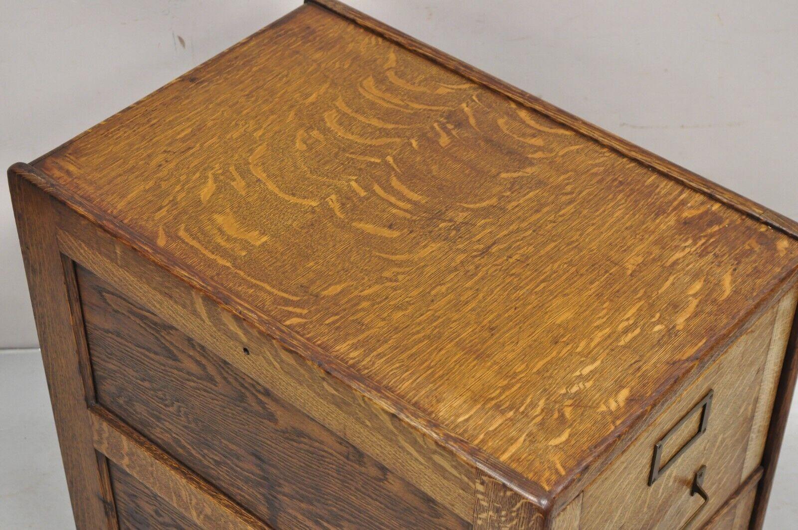 Chêne Ancienne armoire de rangement de documents ultérieure Arts & Crafts Mission en bois de chêne avec 2 tiroirs Cir en vente