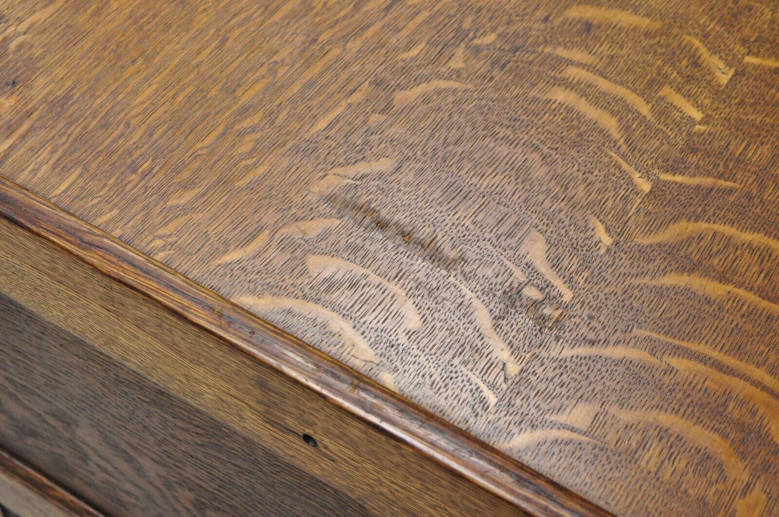 Ancienne armoire de rangement de documents ultérieure Arts & Crafts Mission en bois de chêne avec 2 tiroirs Cir en vente 1