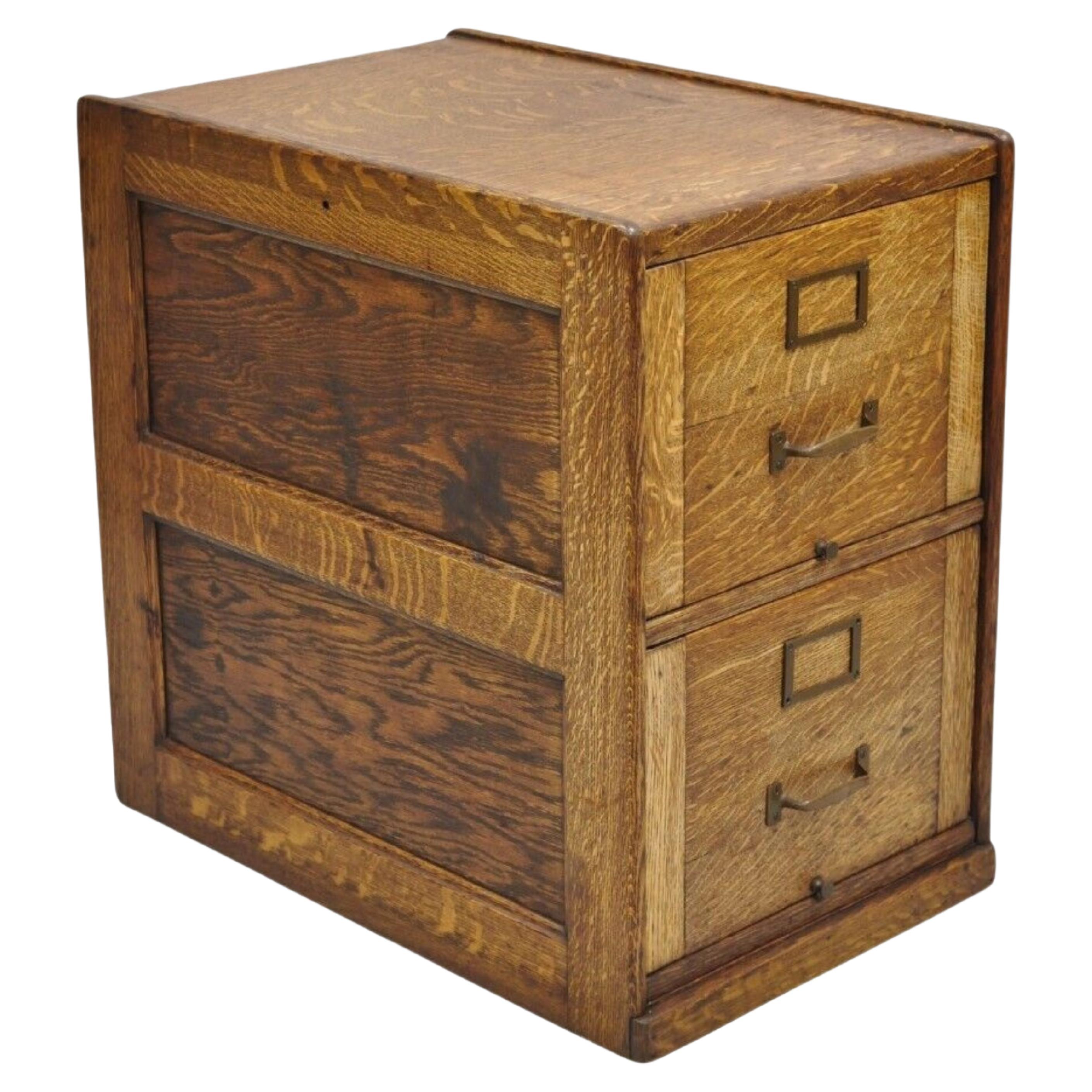 Ancienne armoire de rangement de documents ultérieure Arts & Crafts Mission en bois de chêne avec 2 tiroirs Cir en vente