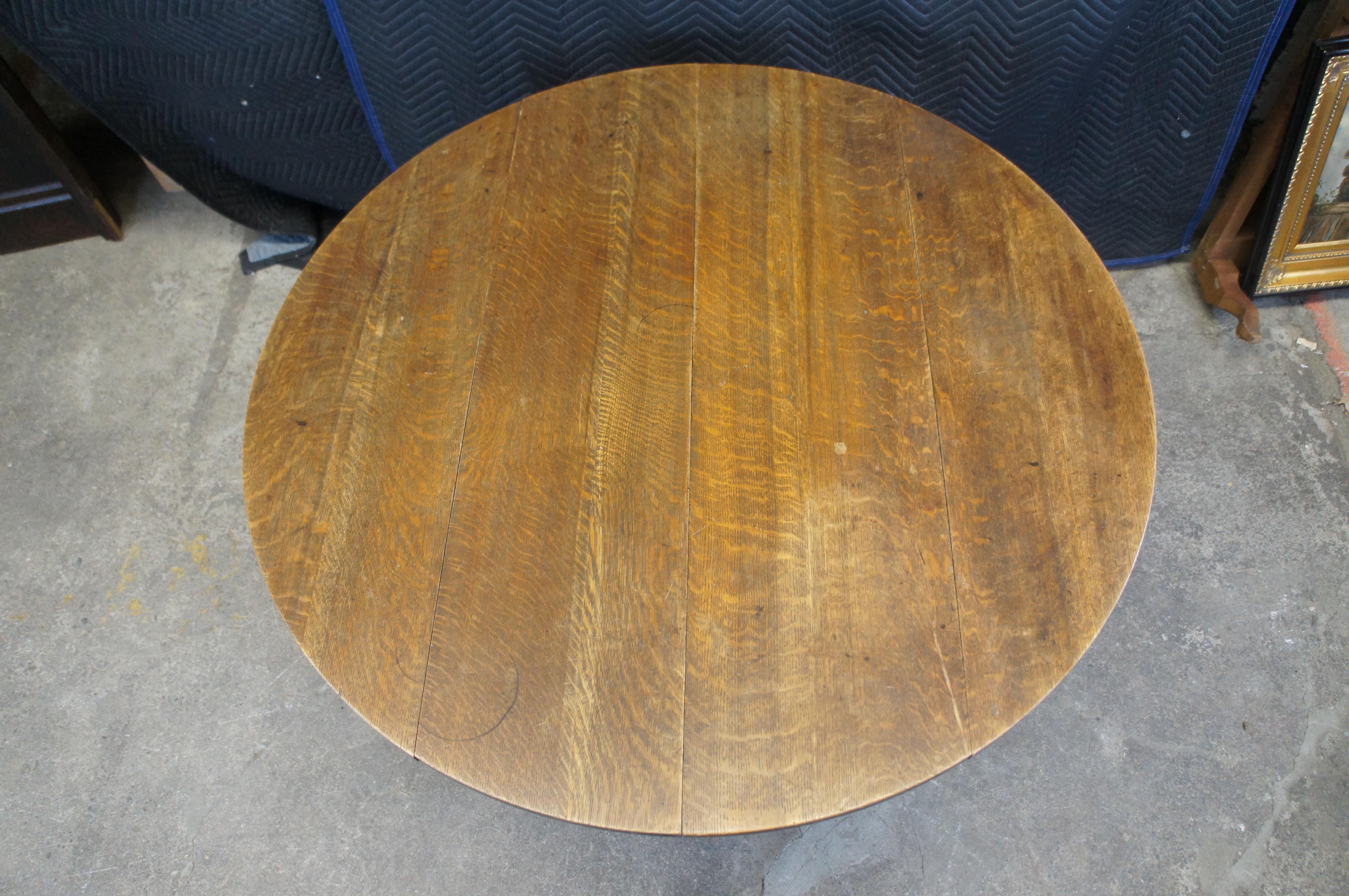 20th Century Antique Mission Style Round Quartersawn Oak Pedestal Breakfast Dining Table  For Sale
