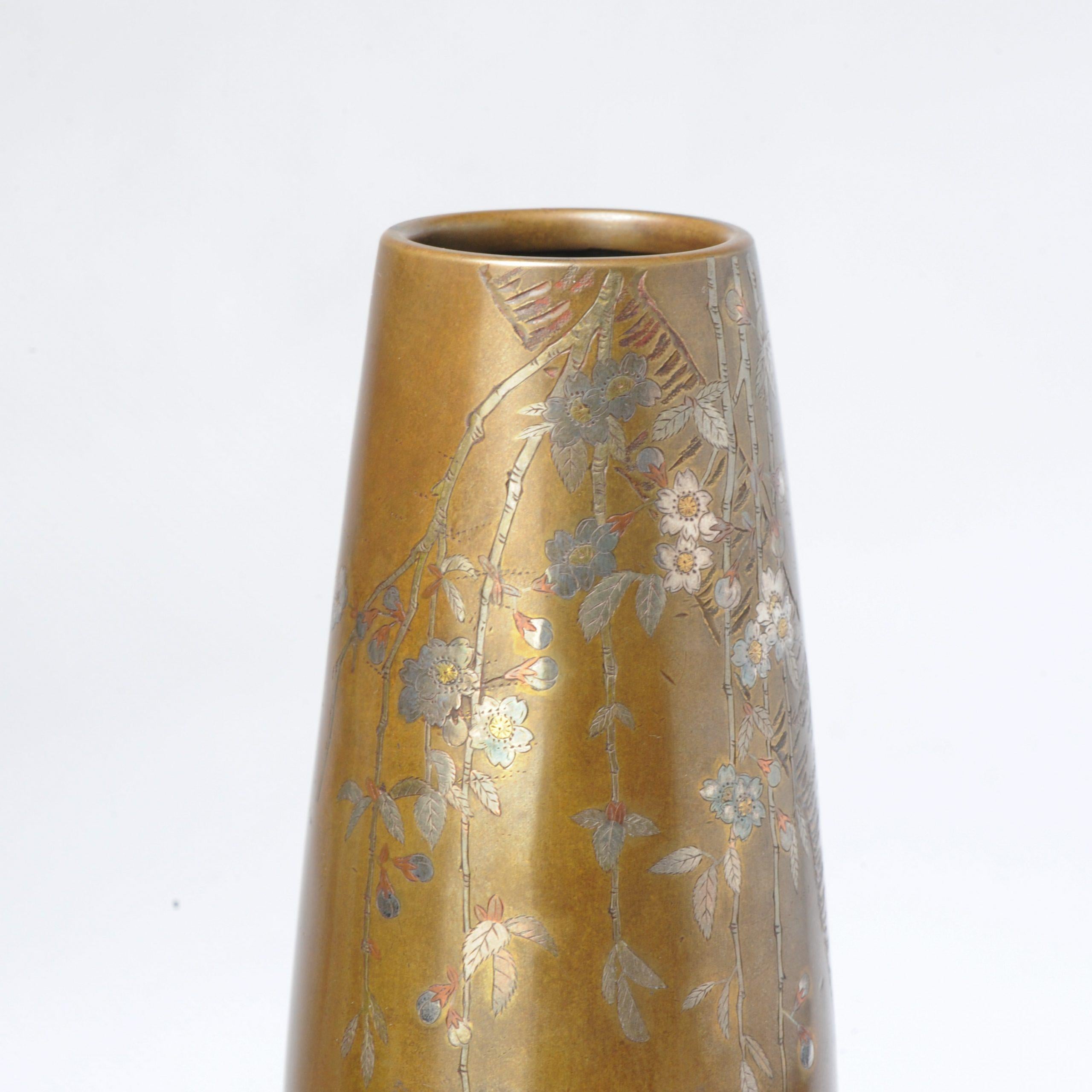 Interesting and finely made mixed metal shibuichi vase. Very cool and of high quality. Scene of a chicken with her childs under a tree. marked at base.

Additional information:
Material: Bronze & Cloisonne
Region of Origin: Japan
Period: 19th