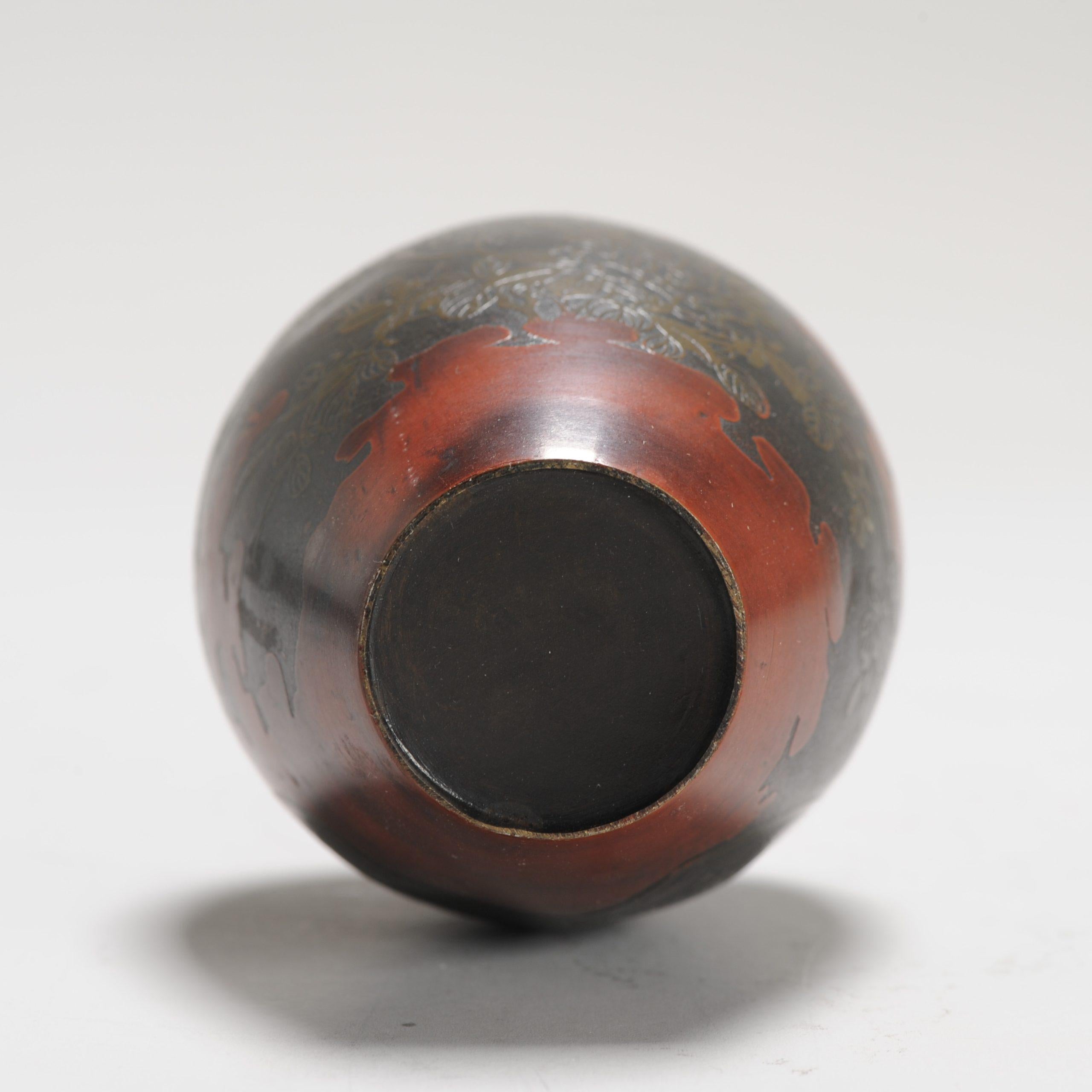 nteressante vaso shibuichi in metallo misto finemente realizzato. Molto bello.

Condizione
2 ammaccature sulla carrozzeria. Dimensioni 14,5 cm di altezza
Periodo
XIX secolo Periodo Meiji (1867-1912)