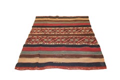Antigua alfombra tribal kurda de Anatolia tejida en plano con técnicas mixtas