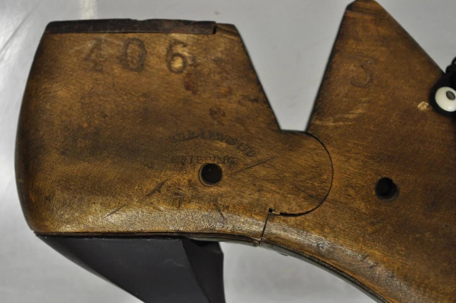 Bois Antique Mobbs & Lewis Ltd Wooden English Pair Shoe Lasts Womens Heel Shelf (étagère à talons pour femmes) en vente