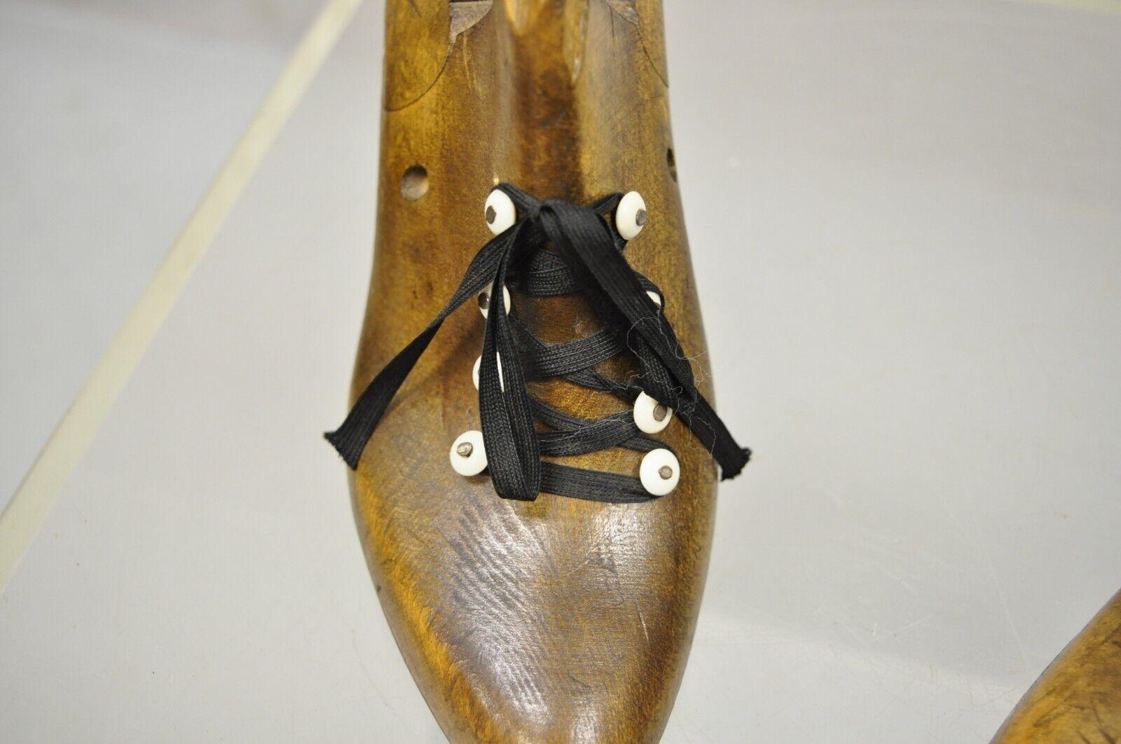 Antike Mobbs & Lewis Ltd hölzerne Englisch Schuh Leisten Womens Heel, ein Paar (Eisen) im Angebot