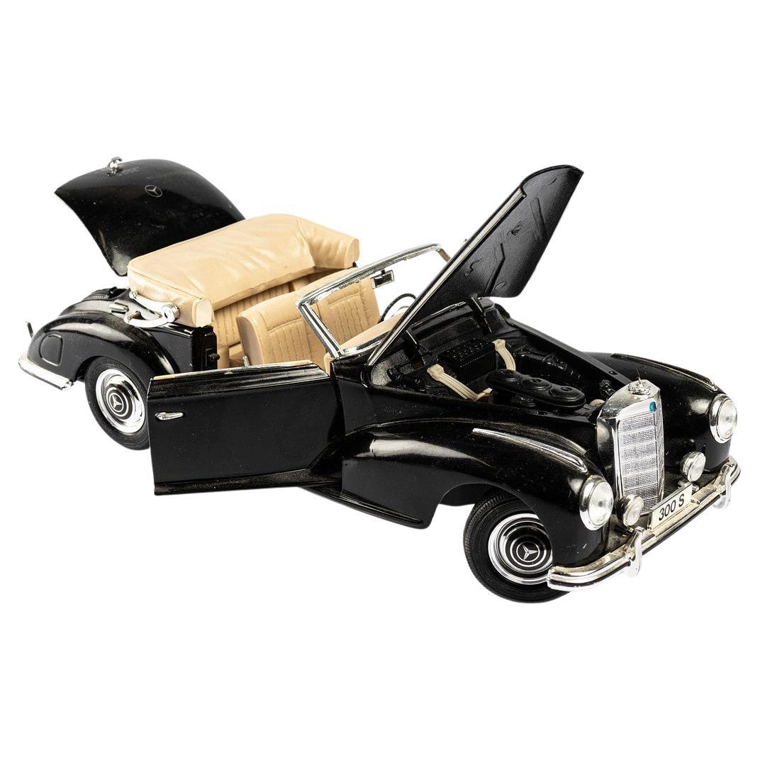 Antikes Modell CARS, Sammlerstück Schwarzes Auto, einschließlich Tonka/Burgao, Italien.