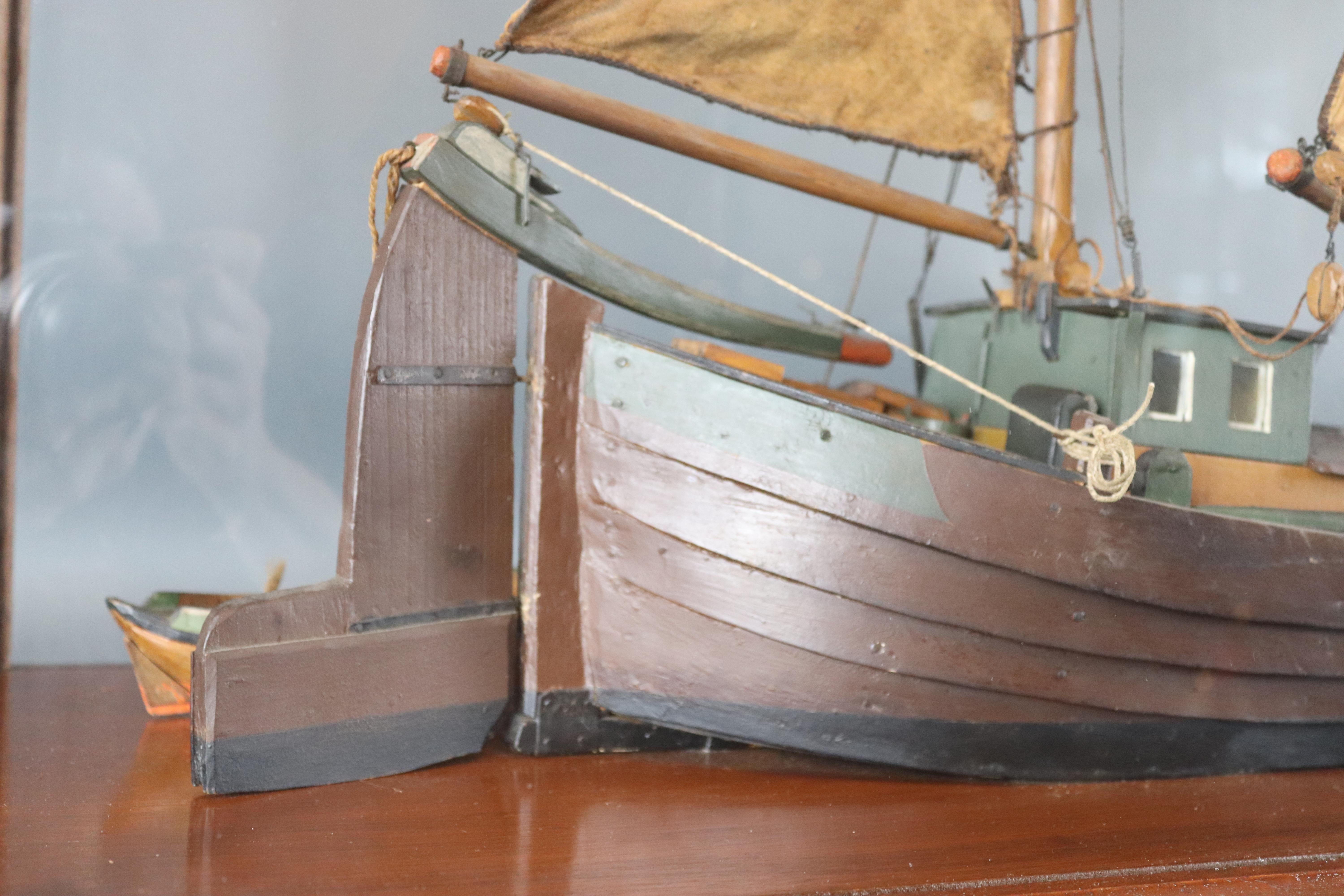 Modèle ancien d'une barge de la Tamise Bon état - En vente à Norwell, MA
