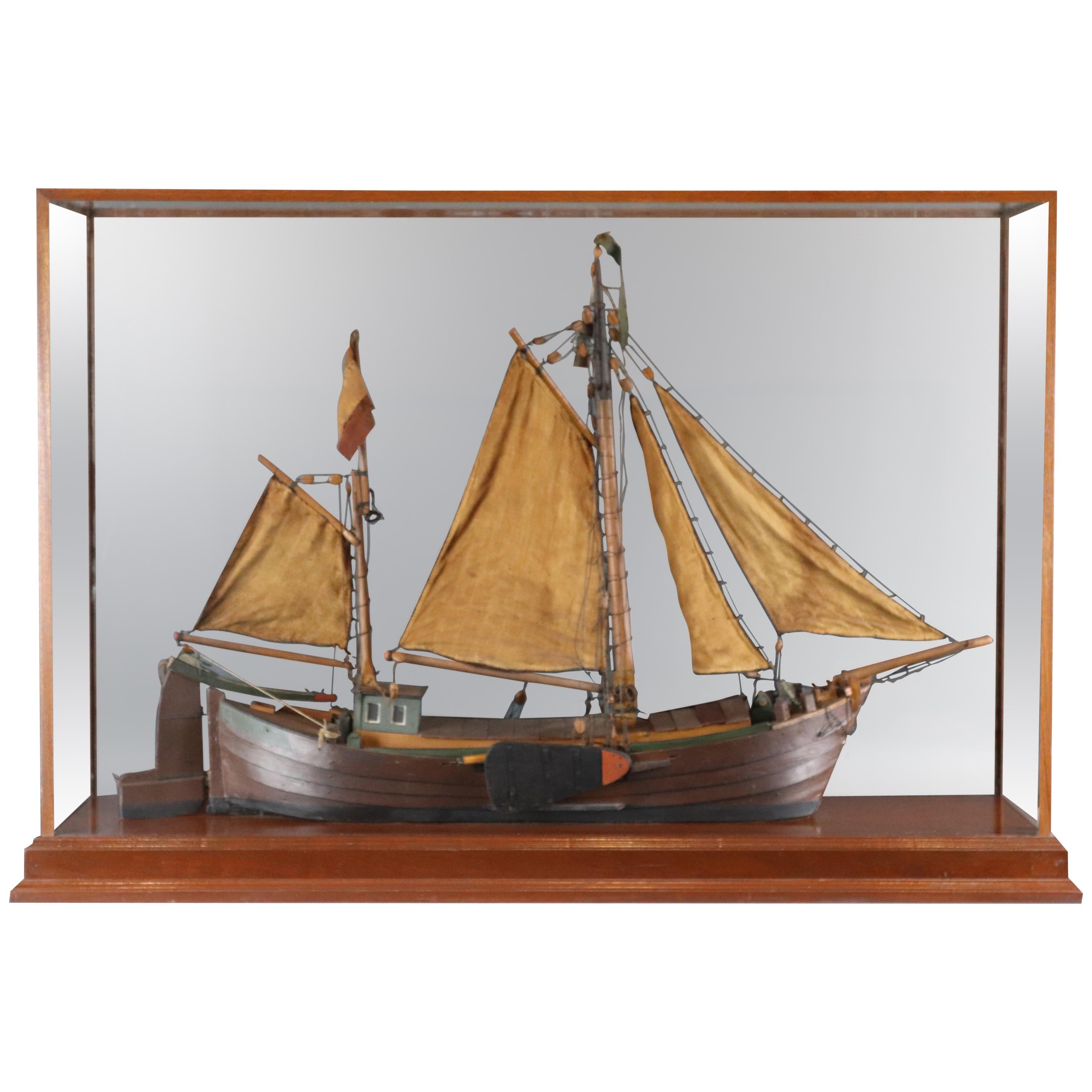 Antikes Modell einer Barge an der Thames River