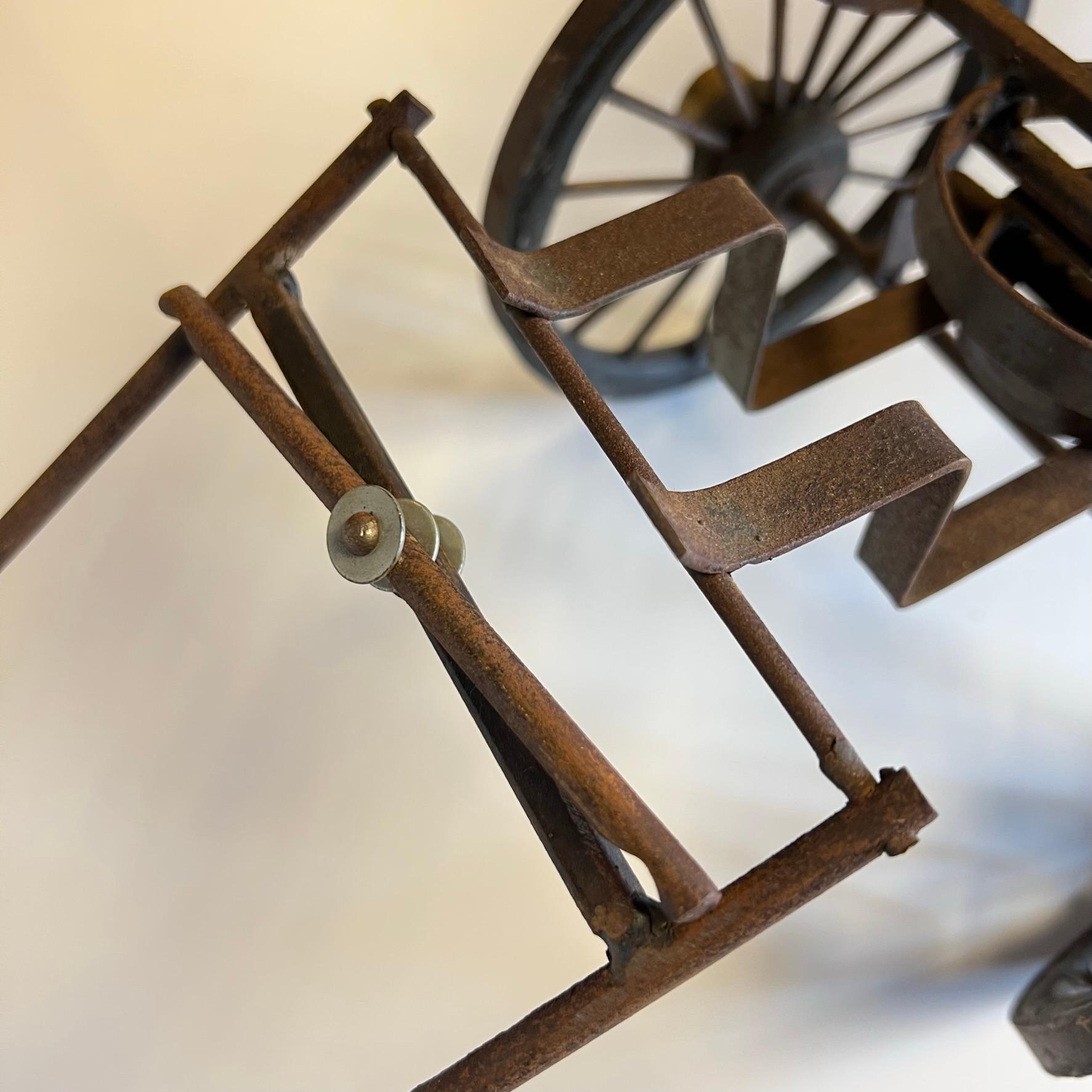 Modèle ancien d'un chariot de cheval en bois et métal du 18ème siècle en vente 12