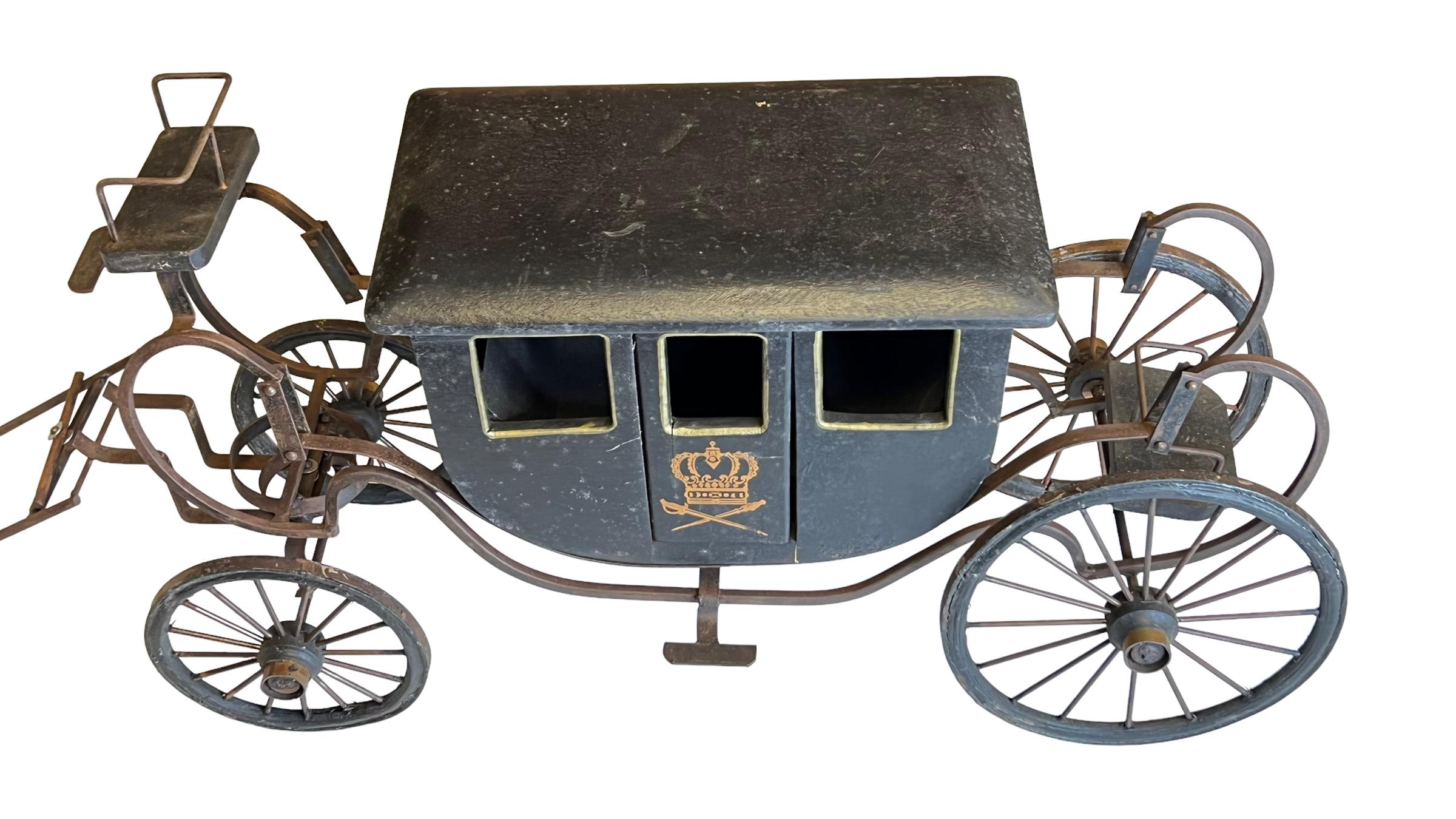 Antique Model of a Wooden and Metal Horse Carriage in 18th Century Style For Sale 2