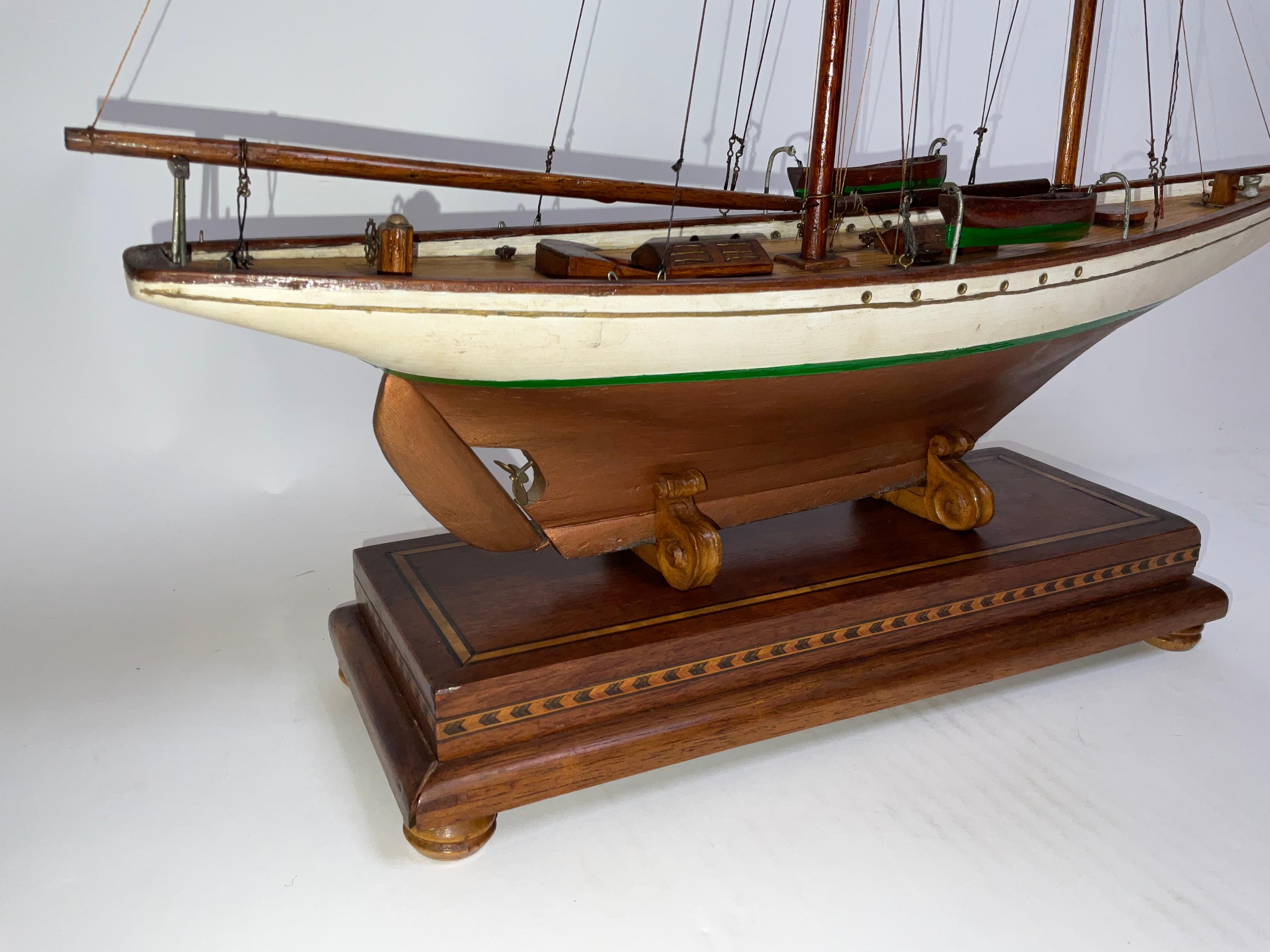 Modèle ancien du yacht allemand Meteor en vente 4