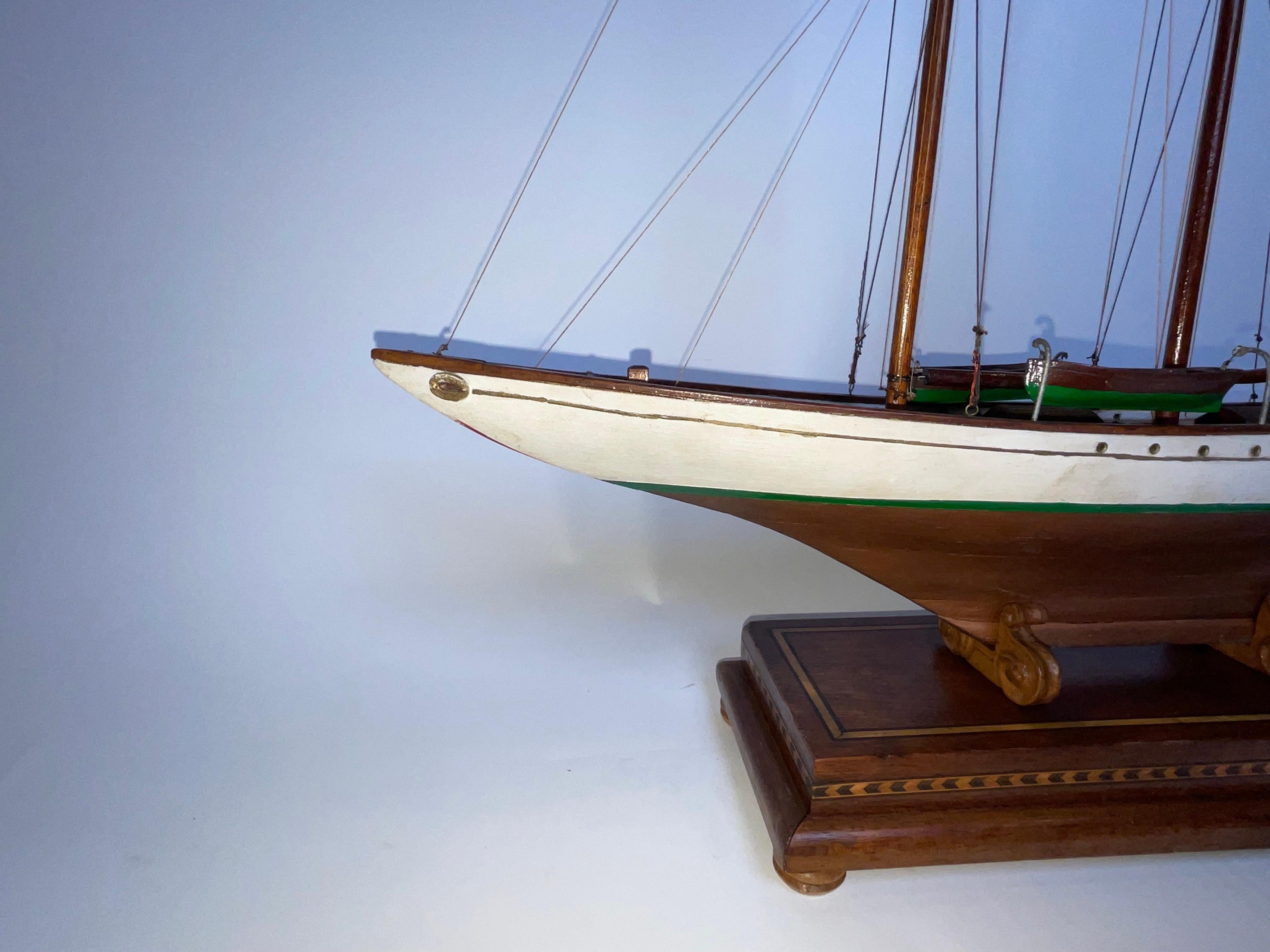 Modèle ancien du yacht allemand Meteor en vente 8