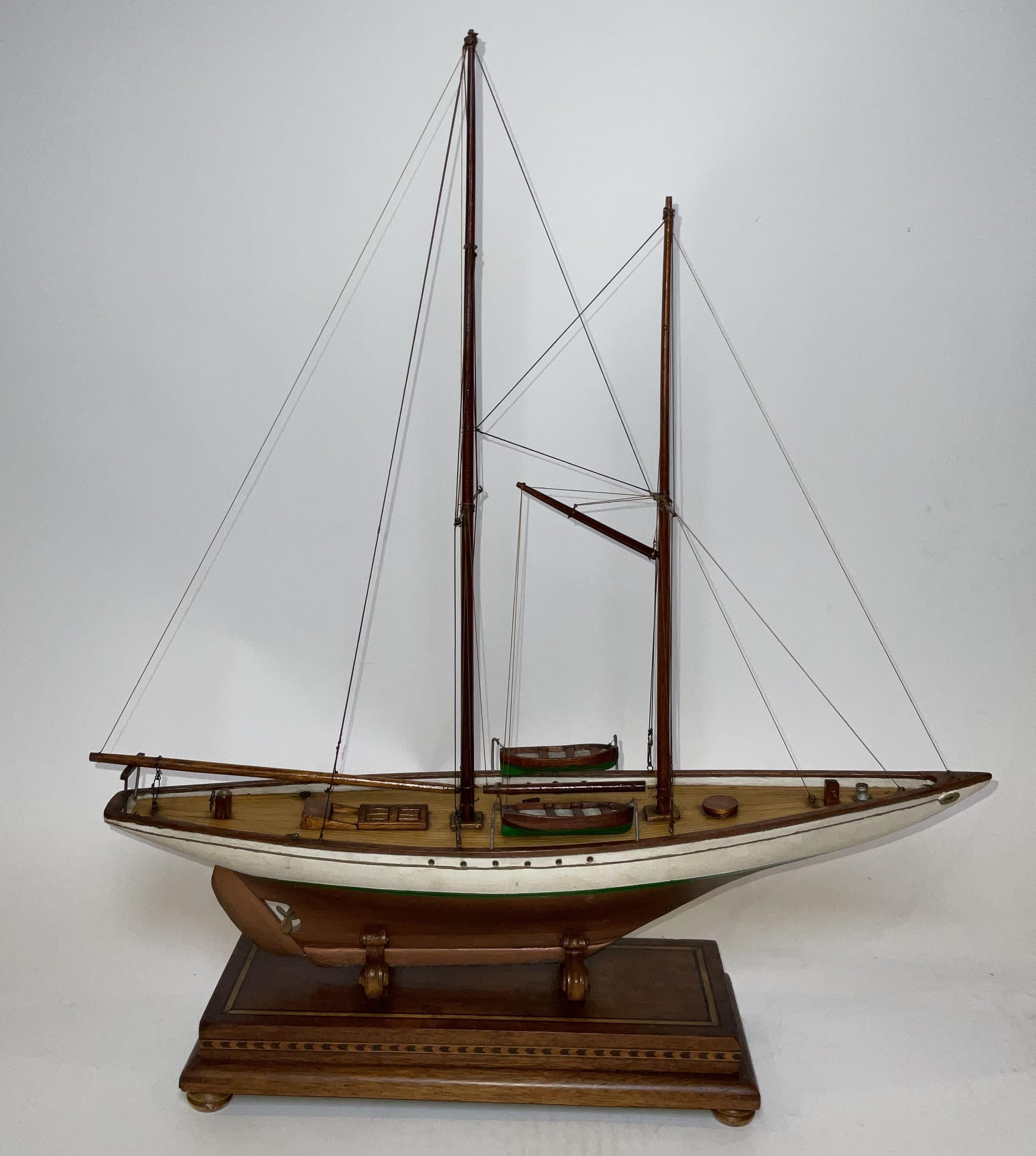 Nord-américain Modèle ancien du yacht allemand Meteor en vente