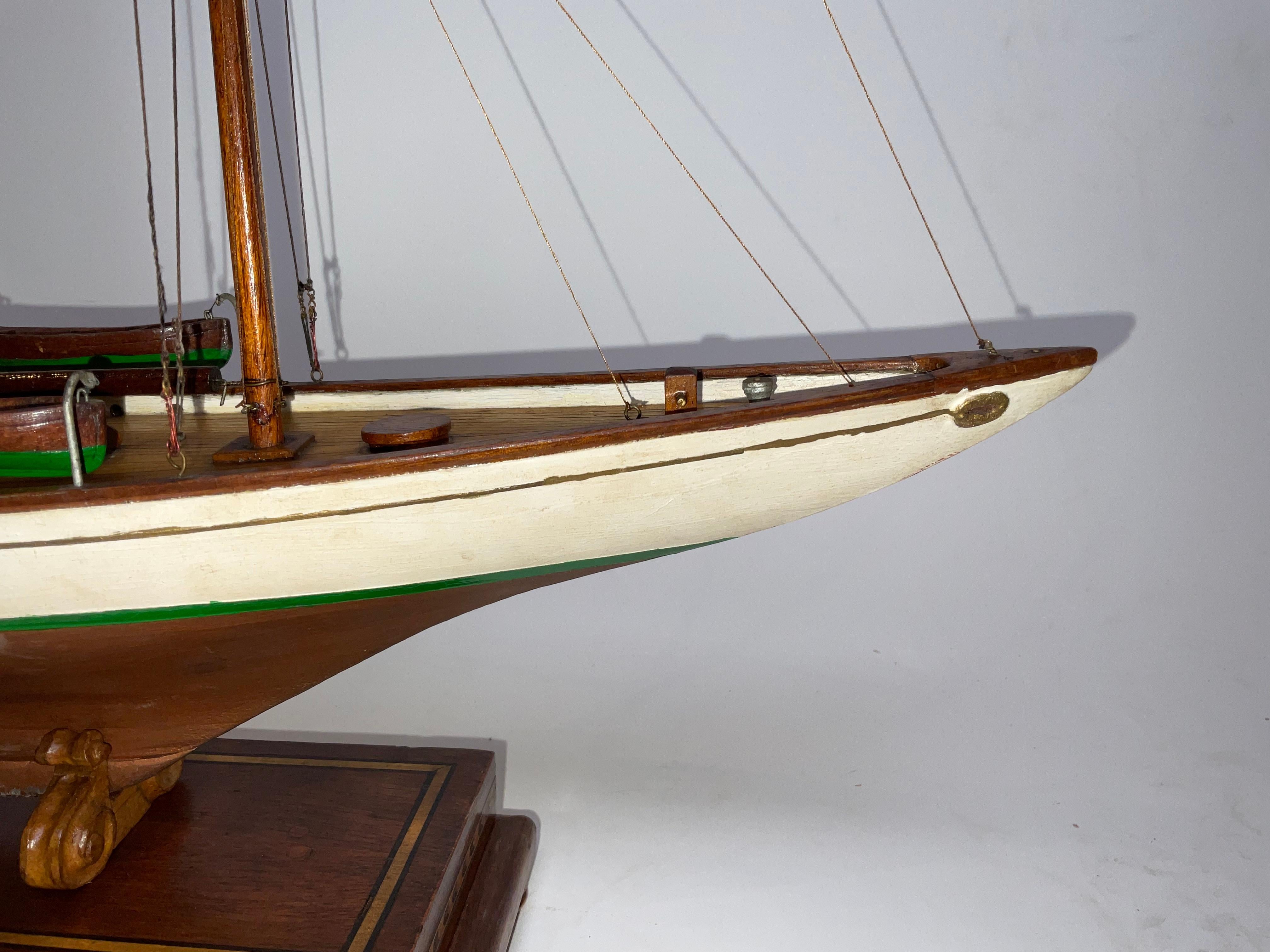 Modèle ancien du yacht allemand Meteor Bon état - En vente à Norwell, MA