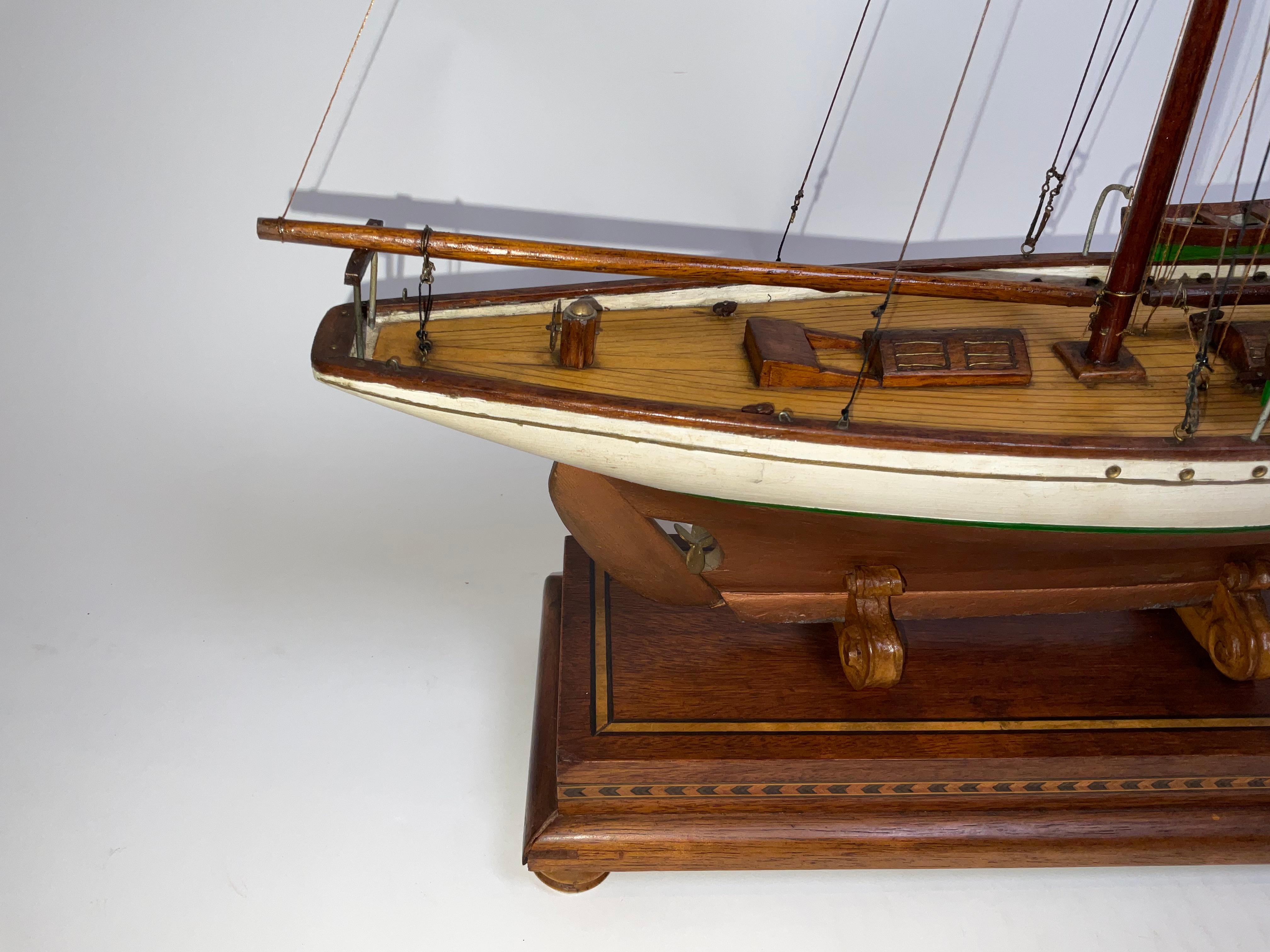 Modèle ancien du yacht allemand Meteor en vente 2