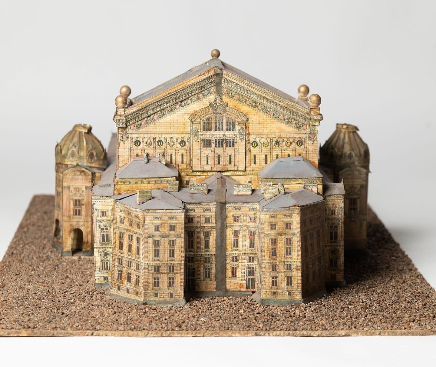 Antique model of the Paris Opera House, French, decorative model For Sale 1