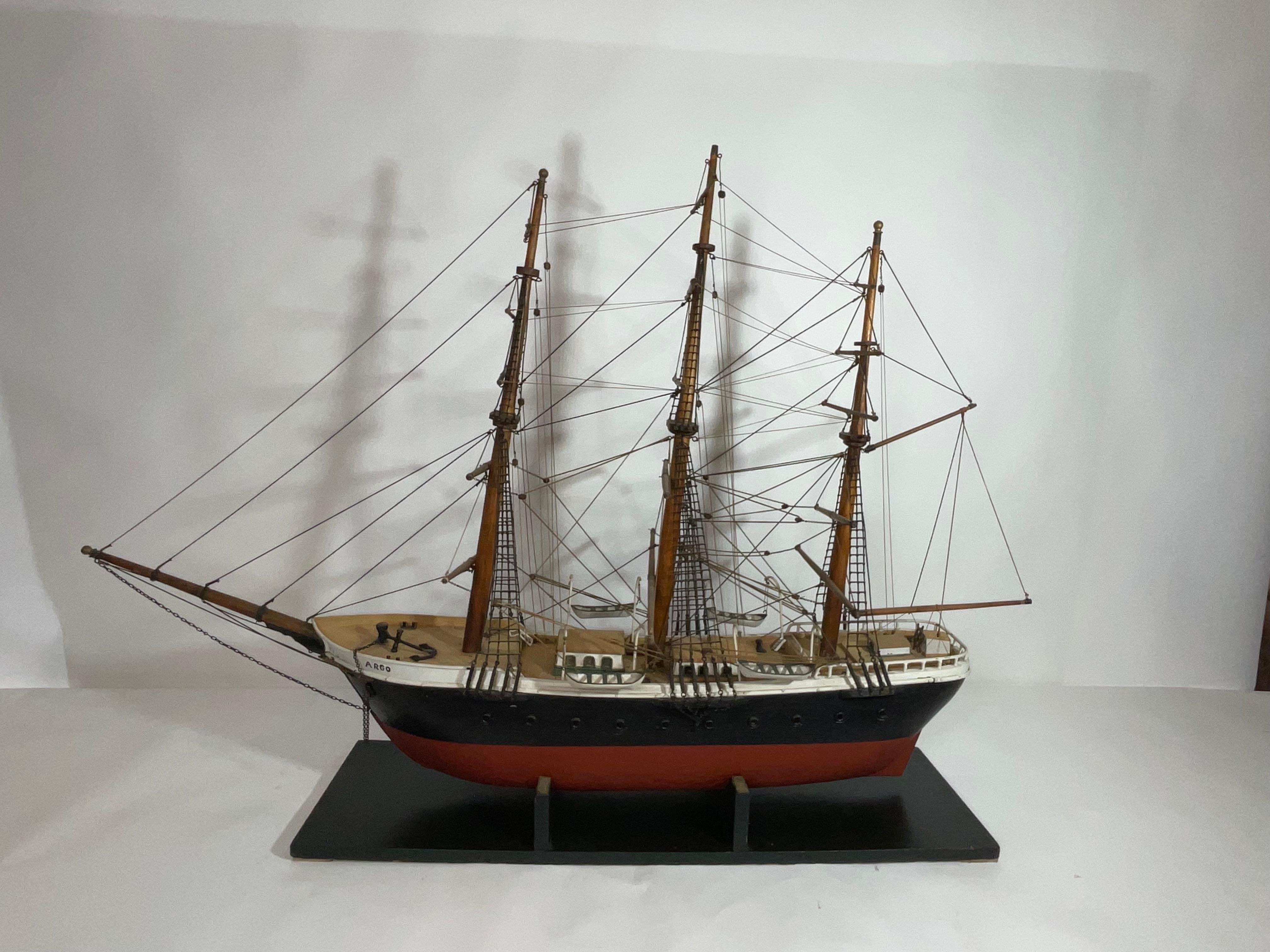 Modèle ancien de la barque à voile Argo en vente 6
