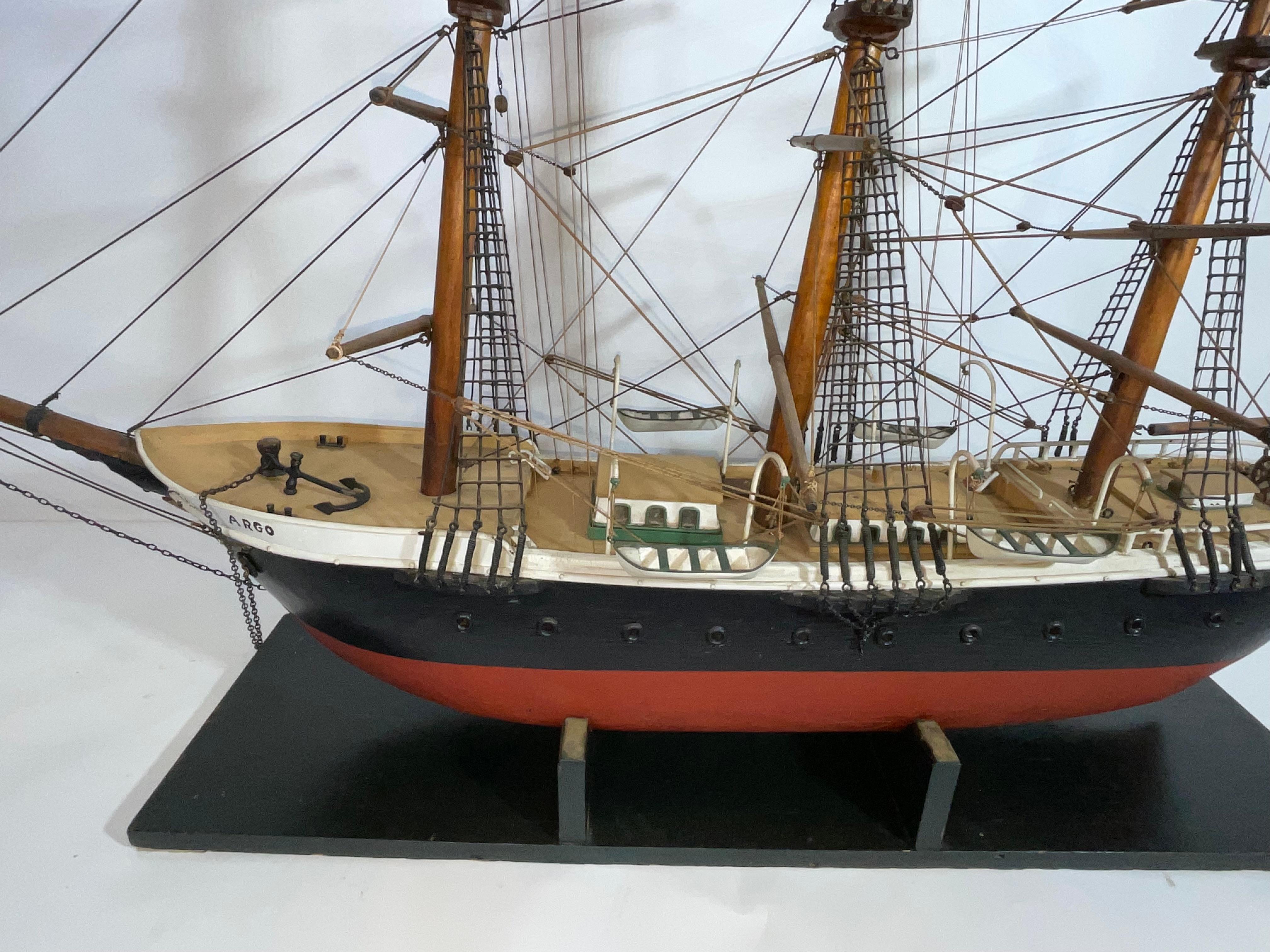 Modèle ancien de la barque à voile Argo en vente 8