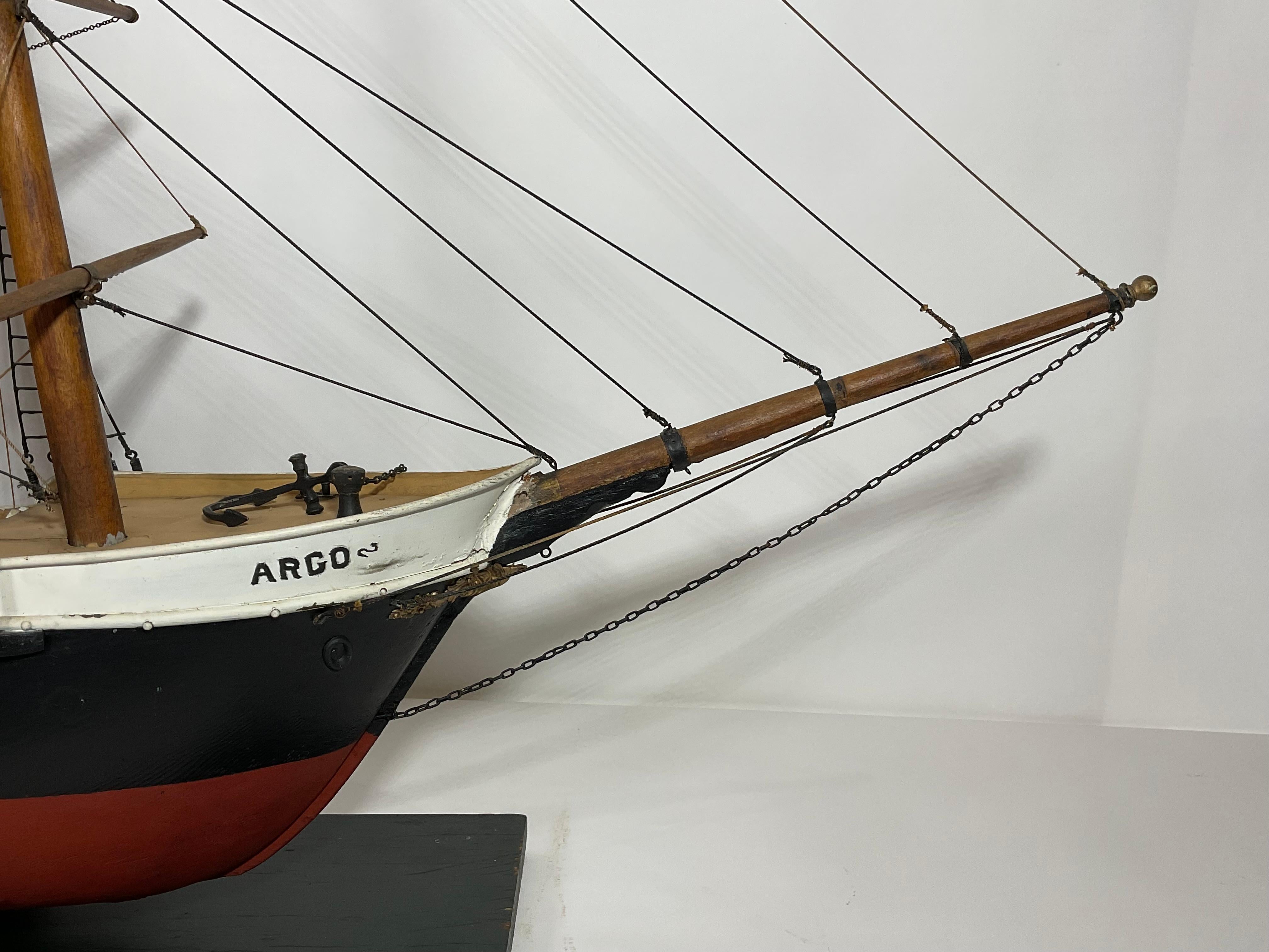 Modèle ancien de la barque à voile Argo Excellent état - En vente à Norwell, MA