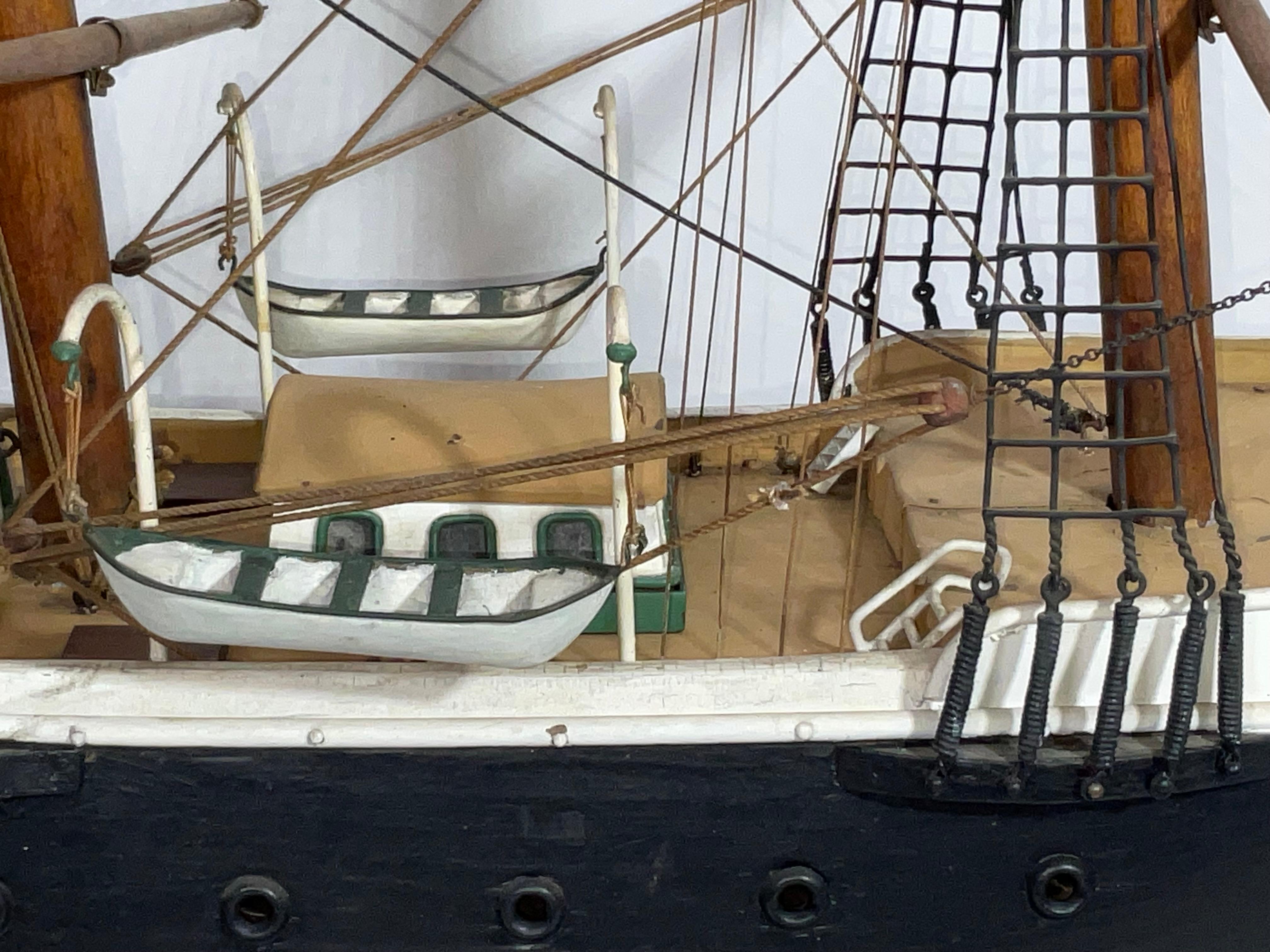 Bois Modèle ancien de la barque à voile Argo en vente