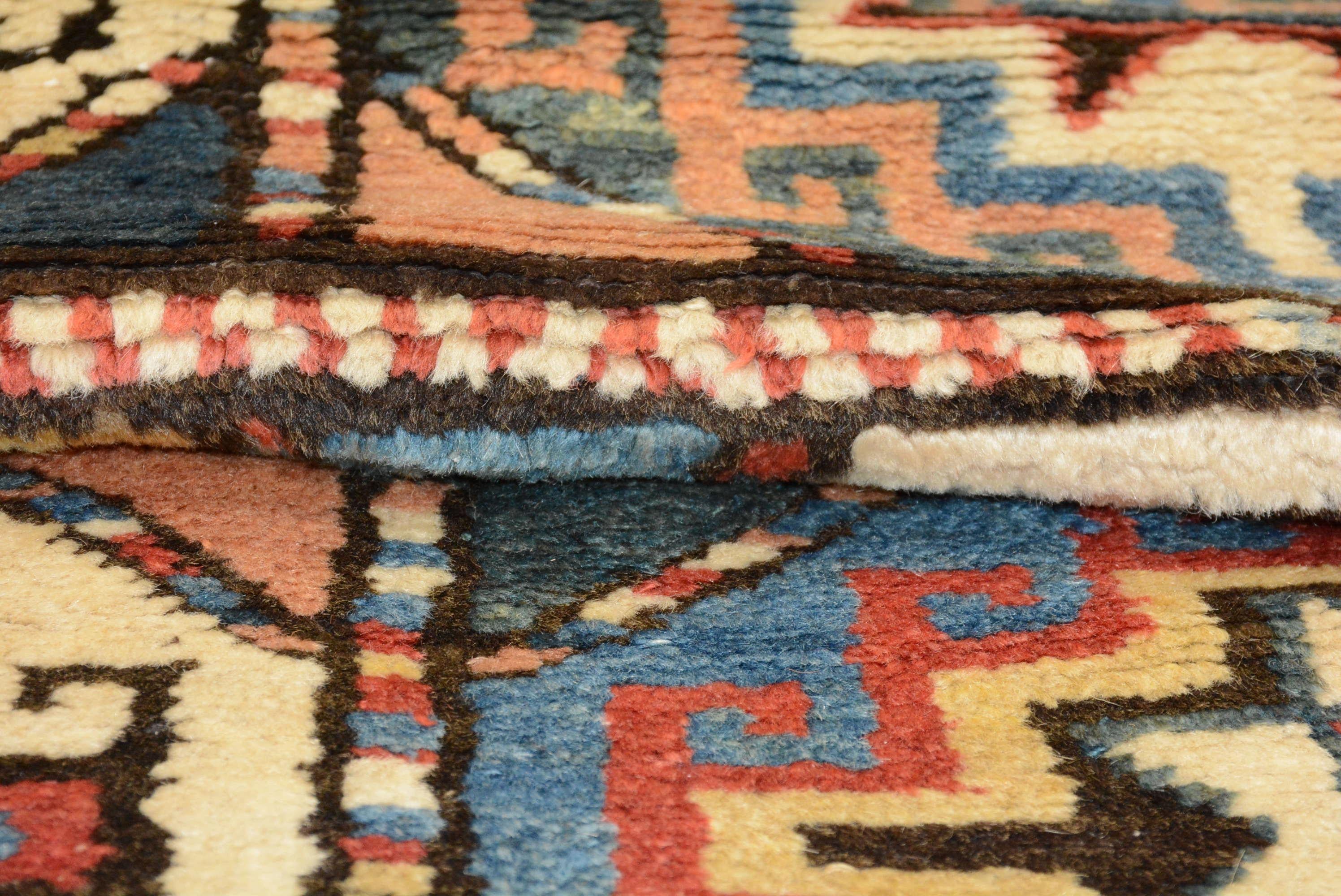 Chemin de table antique Moghan Kazak Excellent état - En vente à Closter, NJ