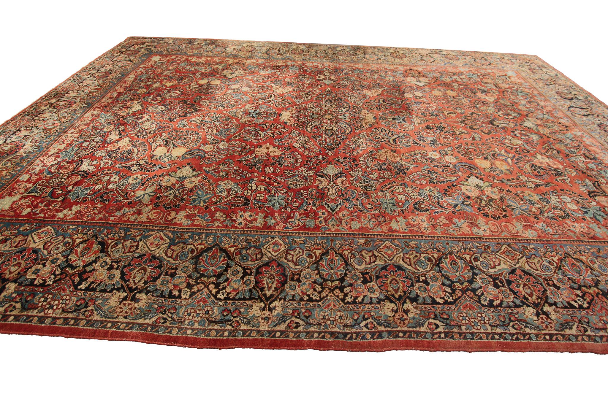 Antique Mohajeran Rug Antique Persian Rug Geometric Floral In Excellent Condition For Sale In New York, NY