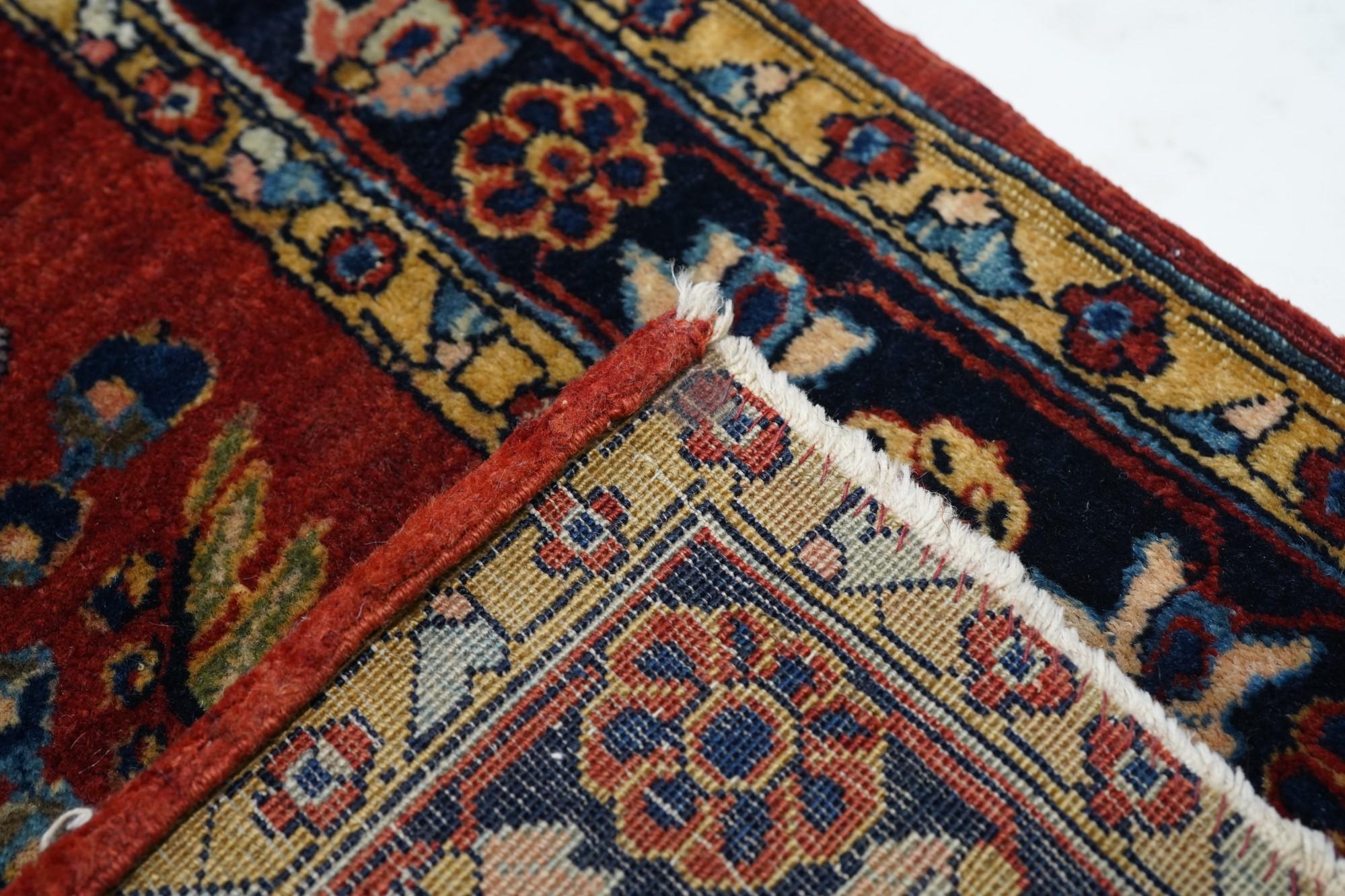 Antique Mohajeran Sarouk Rug  For Sale 5