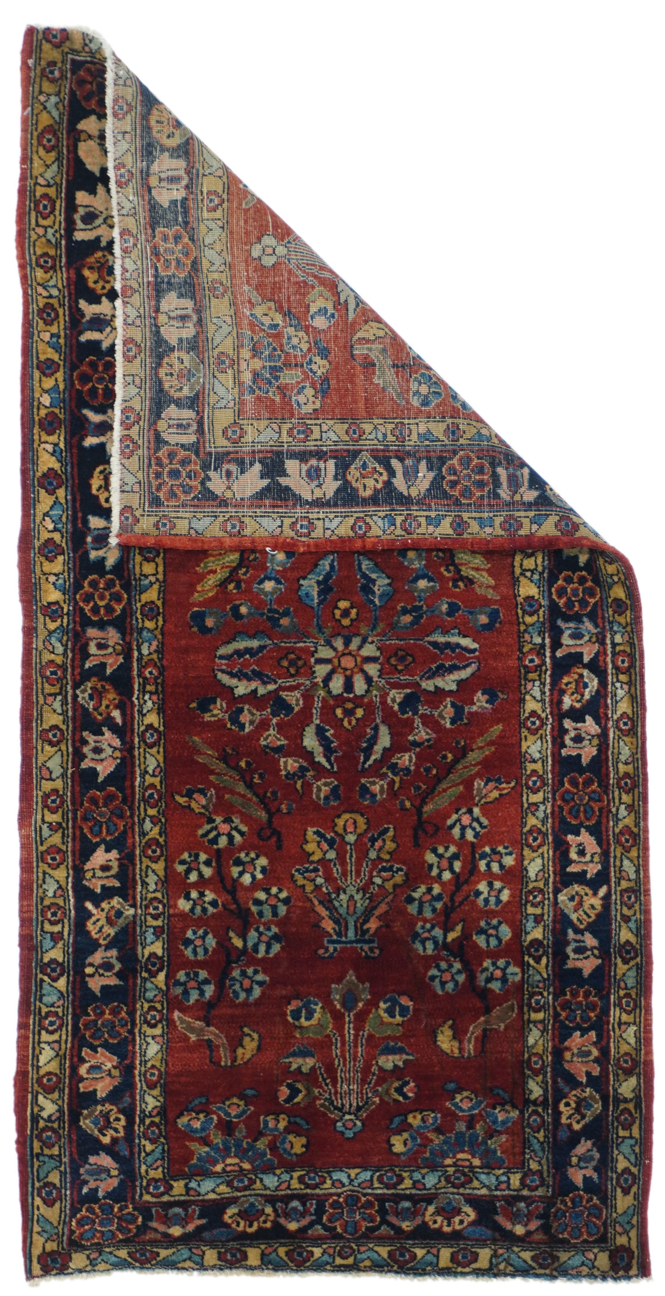 Antique Mohajeran Sarouk rug, measures : 2' x 4'.