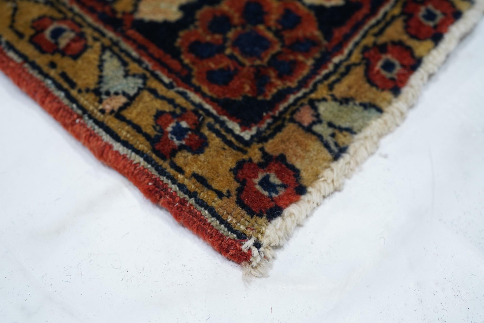 Antique Mohajeran Sarouk Rug  In Good Condition For Sale In New York, NY