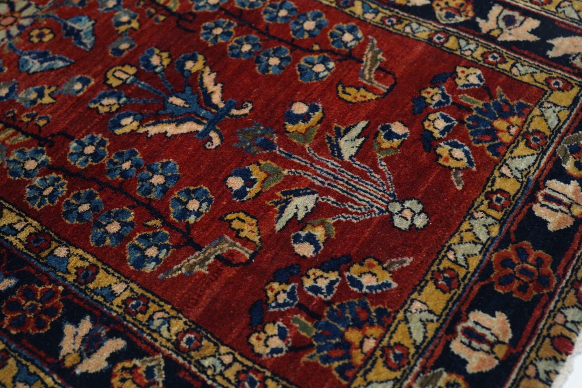 Antique Mohajeran Sarouk Rug  For Sale 1