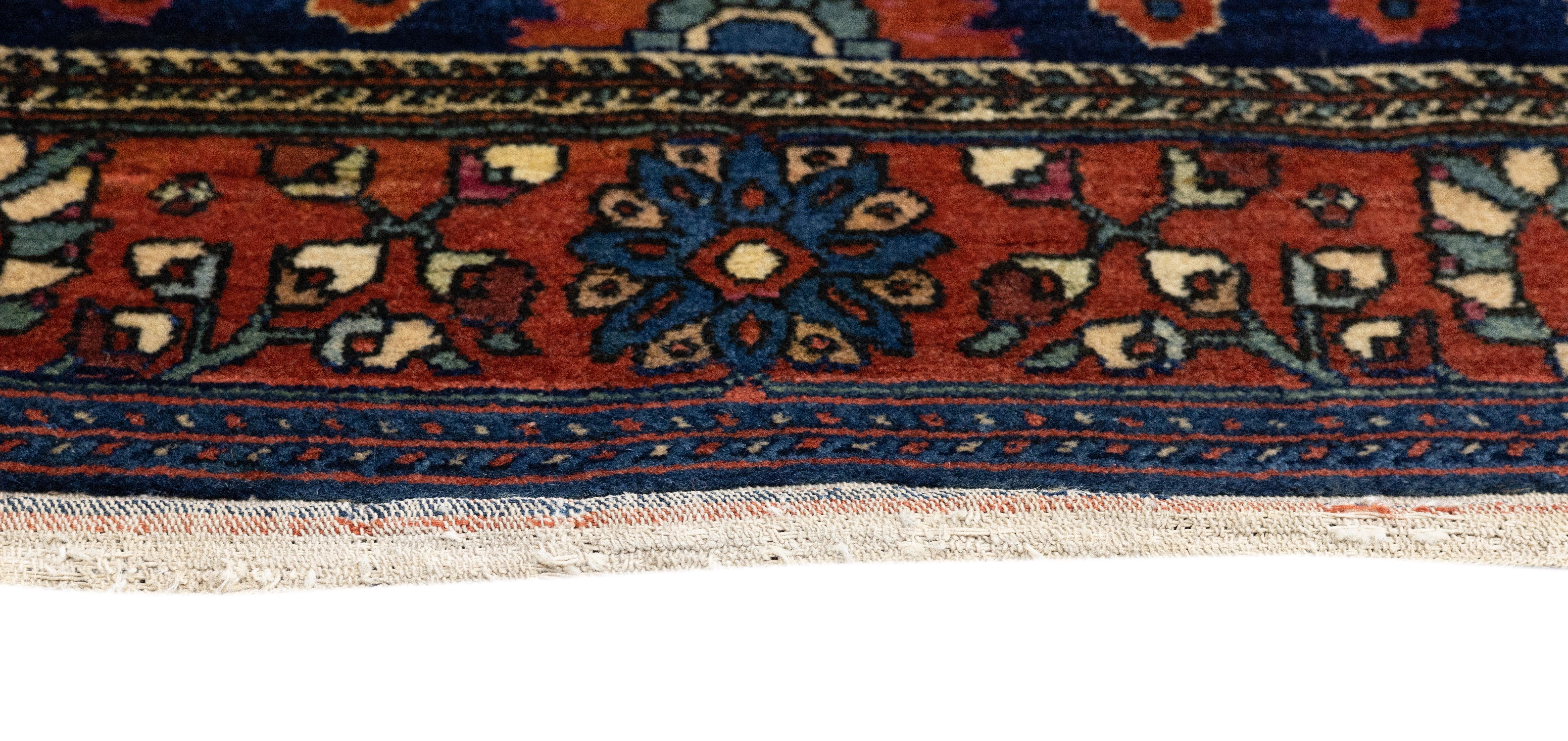 Antiker Mohajeran Sarouk-Teppich 3'9'' x 4'11'' im Zustand „Gut“ im Angebot in New York, NY