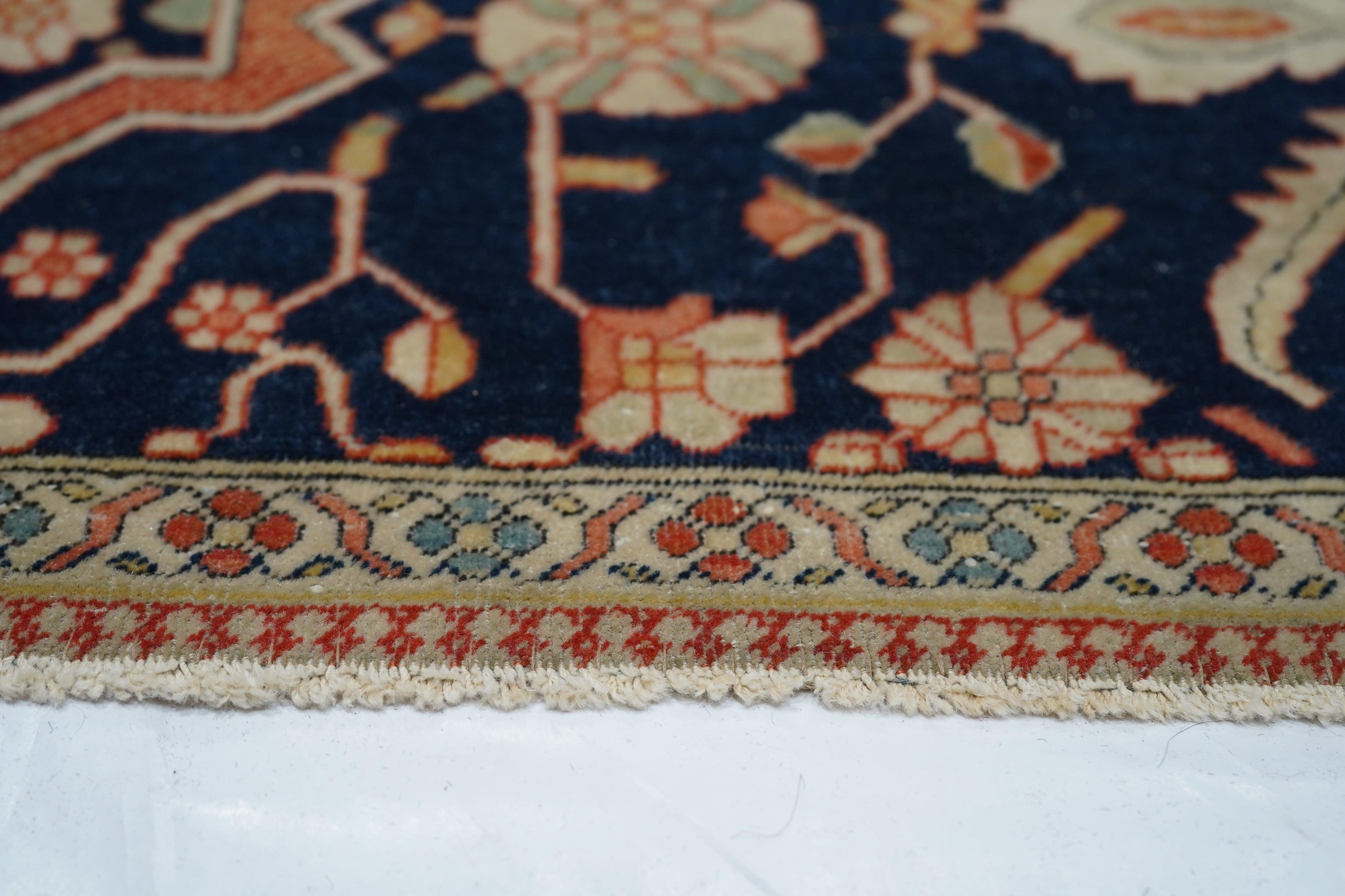 Tappeto antico Mohtasham Kashan 4'1'' x 6'3'' In condizioni discrete in vendita a New York, NY