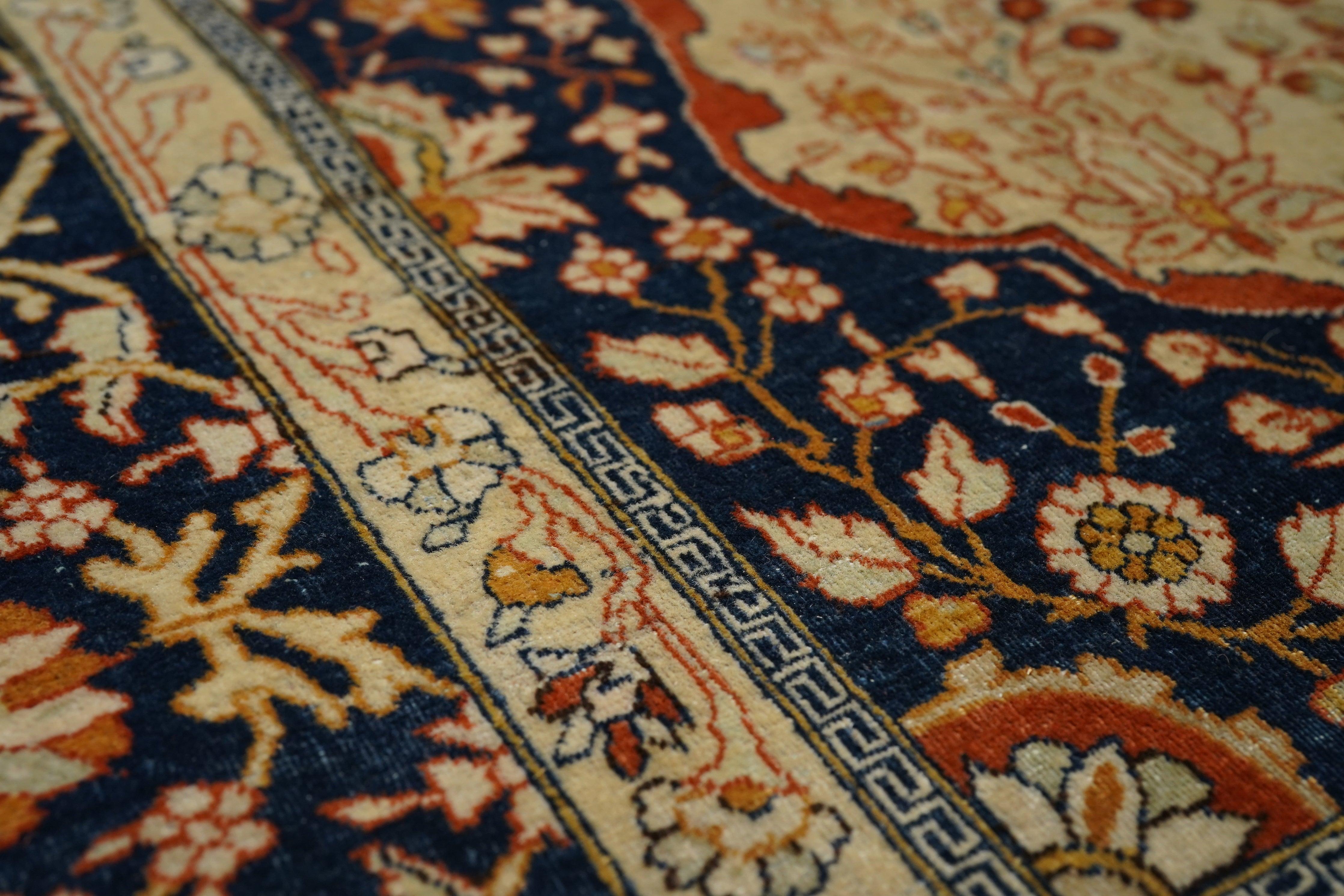 Antiker Mohtasham Kashan-Teppich 4'2'' x 6'8' (Persisch) im Angebot