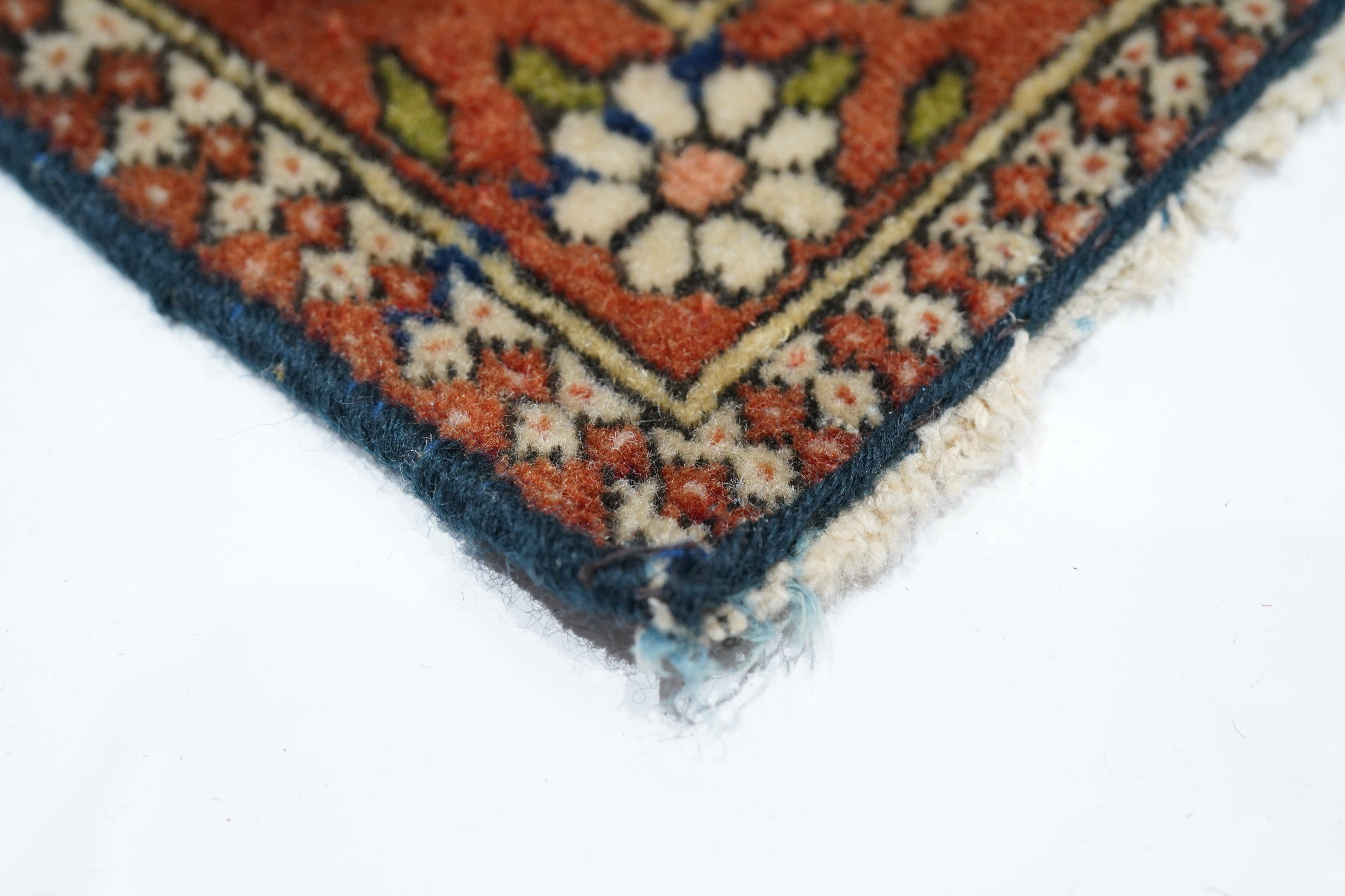 Antiker Mohtasham Kashan-Teppich 4'4'' x 6'11'' (Persisch) im Angebot